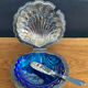 Beurrier coquillage vintage en métal et verre bleu