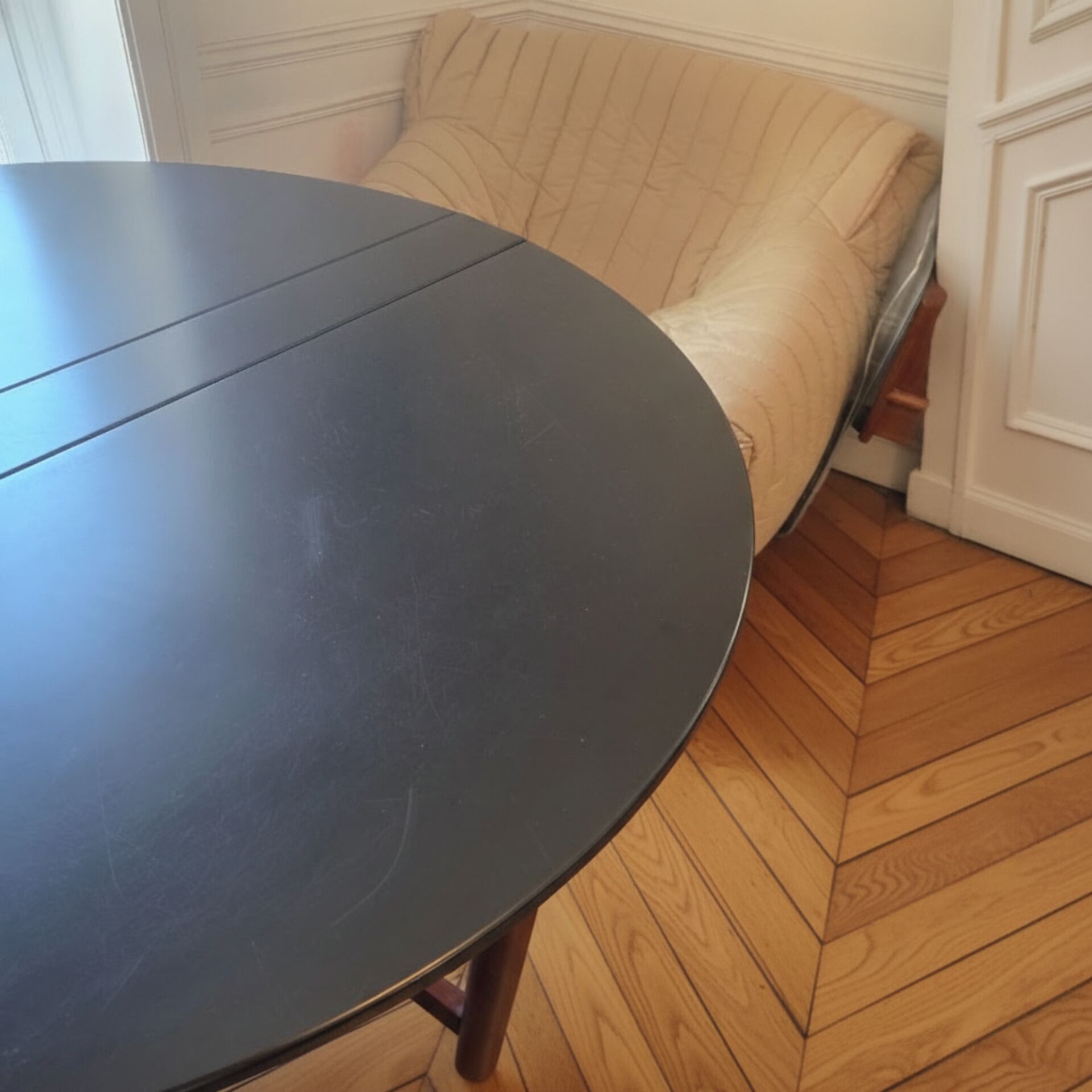 Extendable drop-leaf table for 2 to 5 people - vintage lacquered wood in black