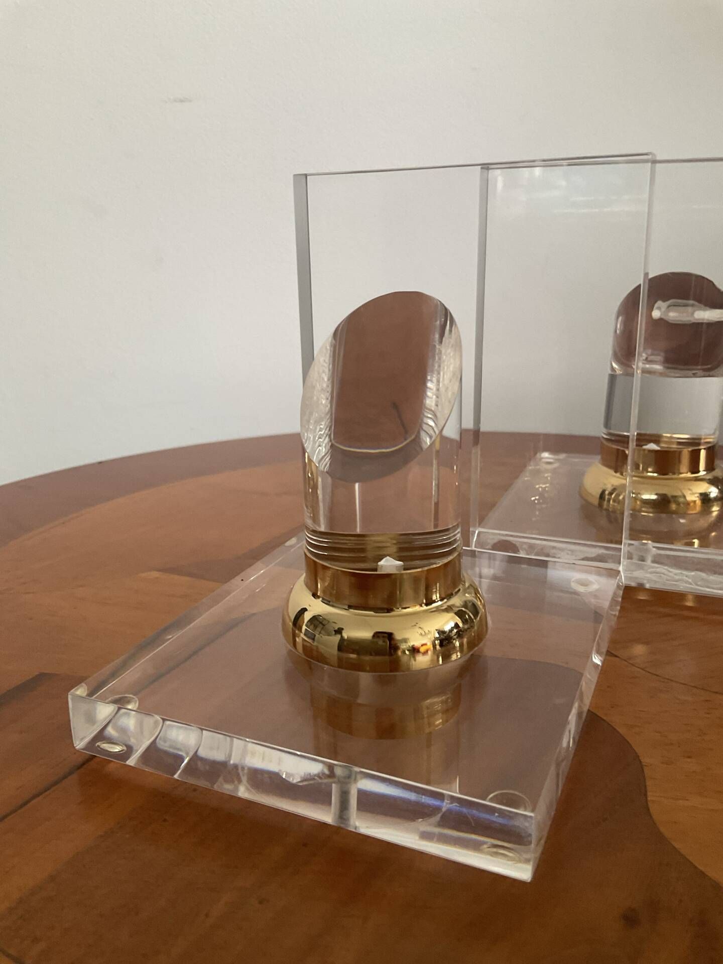 Vintage pair of bookends in lucite and brass from the 1970s.