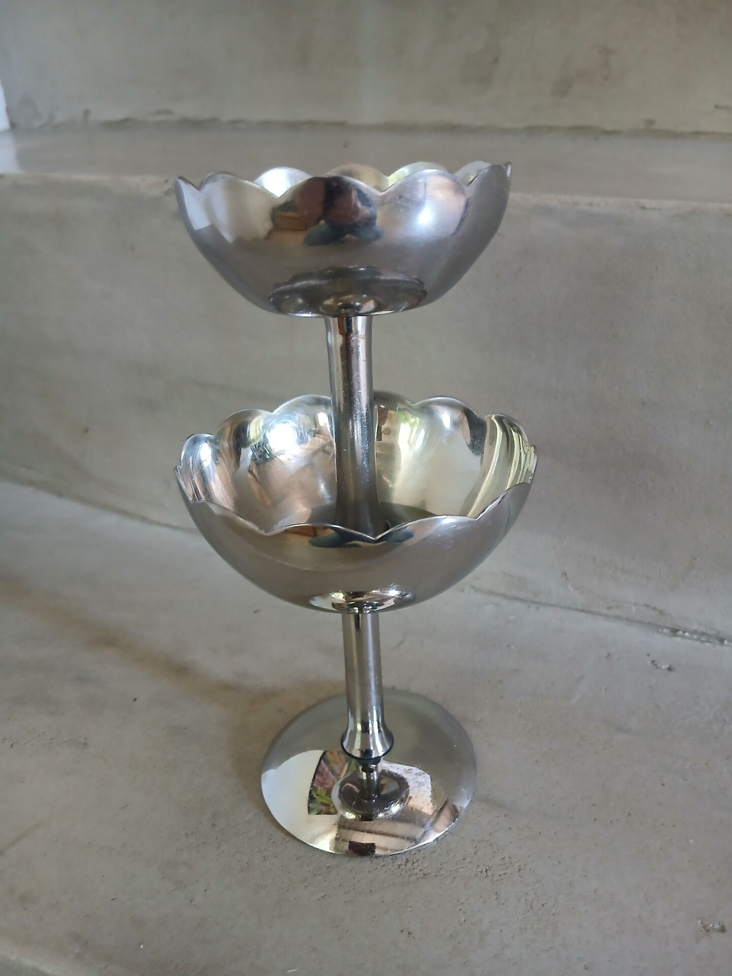 2 stainless steel ice cream cups