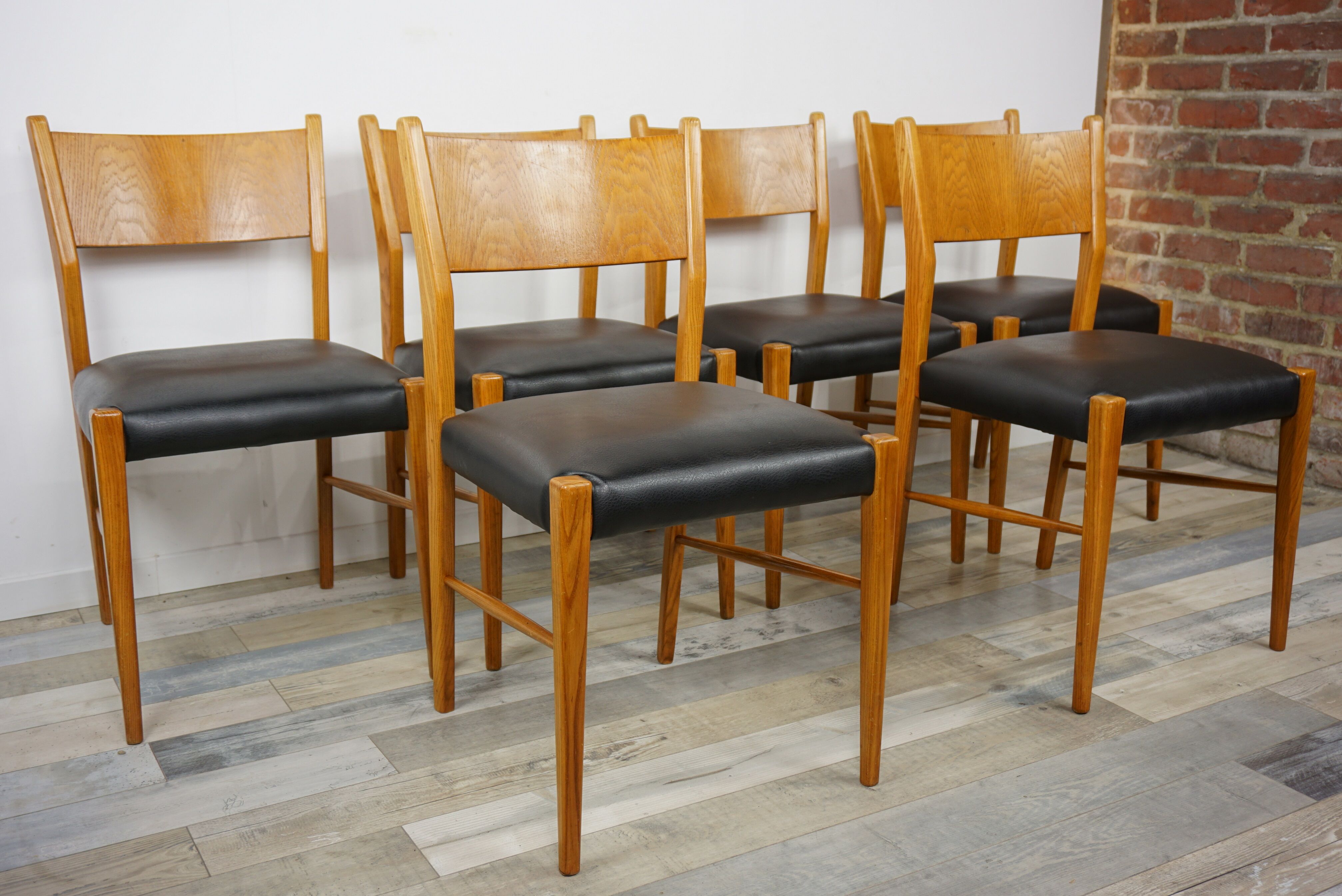 Wooden oval table and 6 matching chairs 60