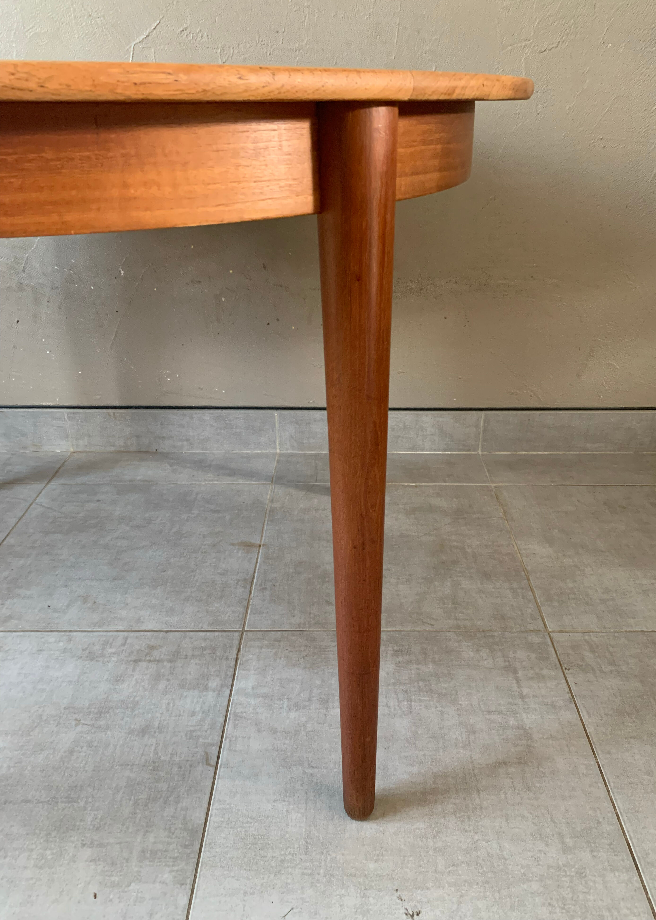 Danish teak dining table mSe Mobler, distributed by Samcom