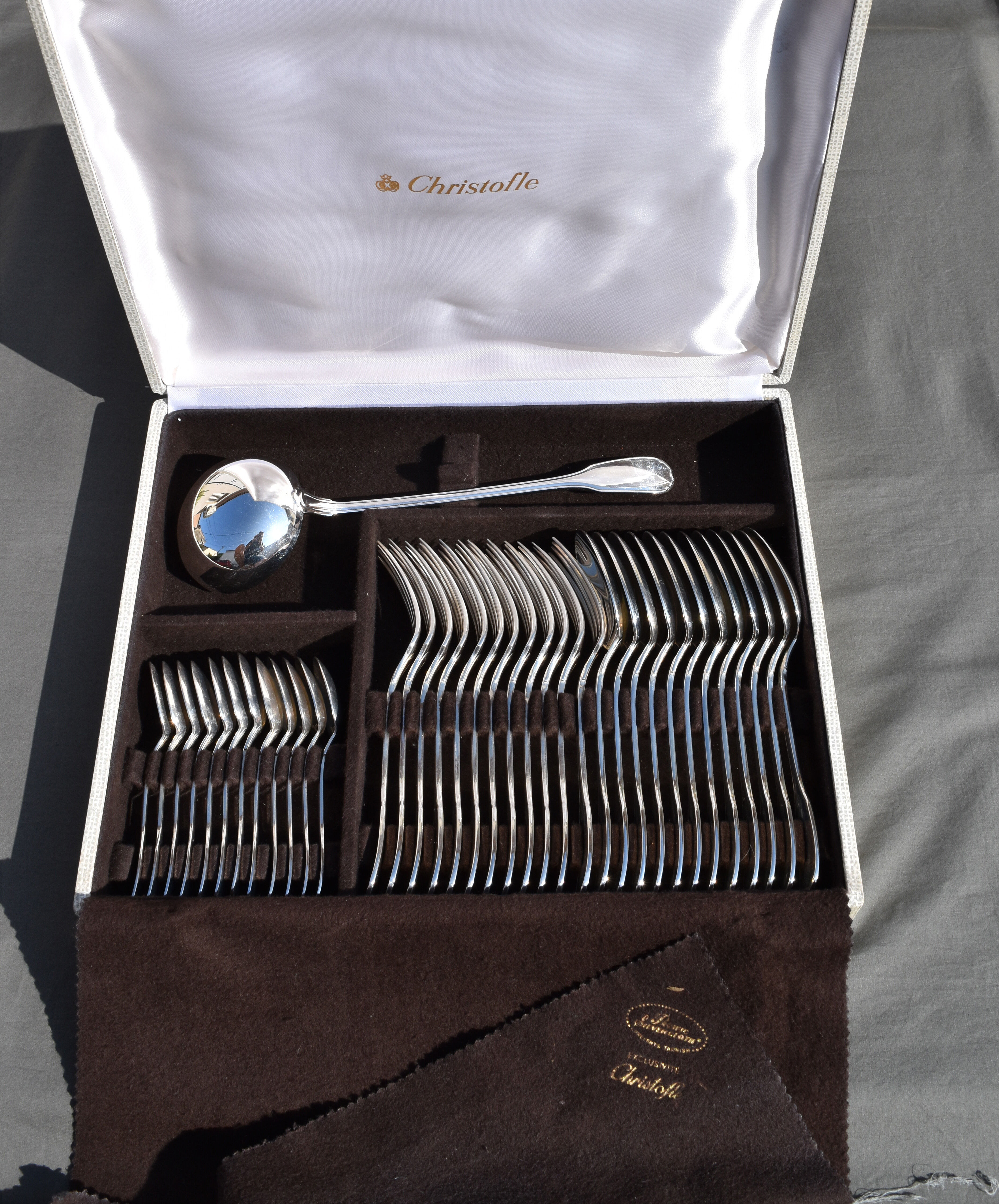 Christofle ménagère 37 pces in silver metal model versailles