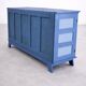 Buffet bas en bois peint bleu avec portes et tiroirs