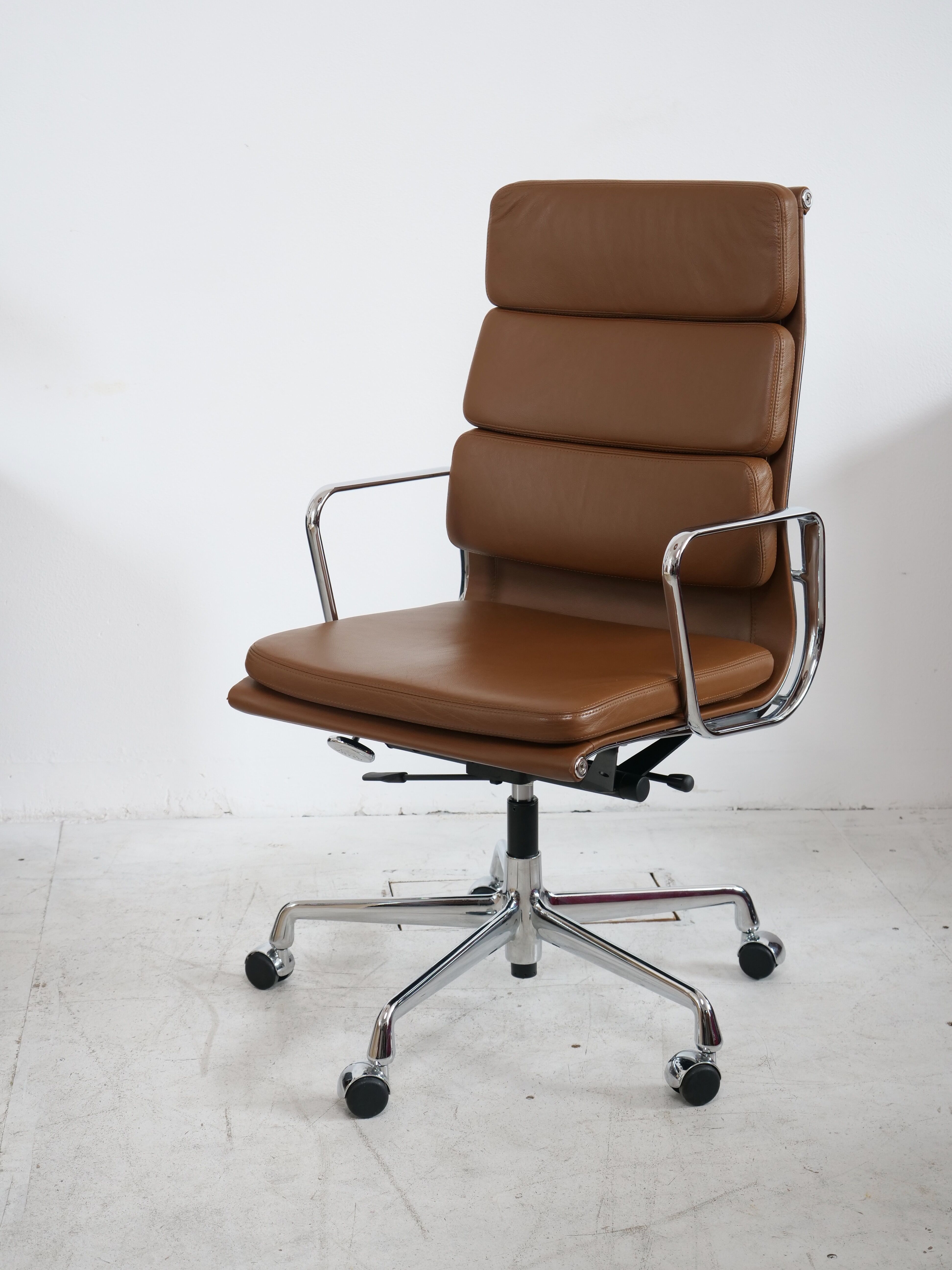 Eames EA 219 Vitra leather office chair