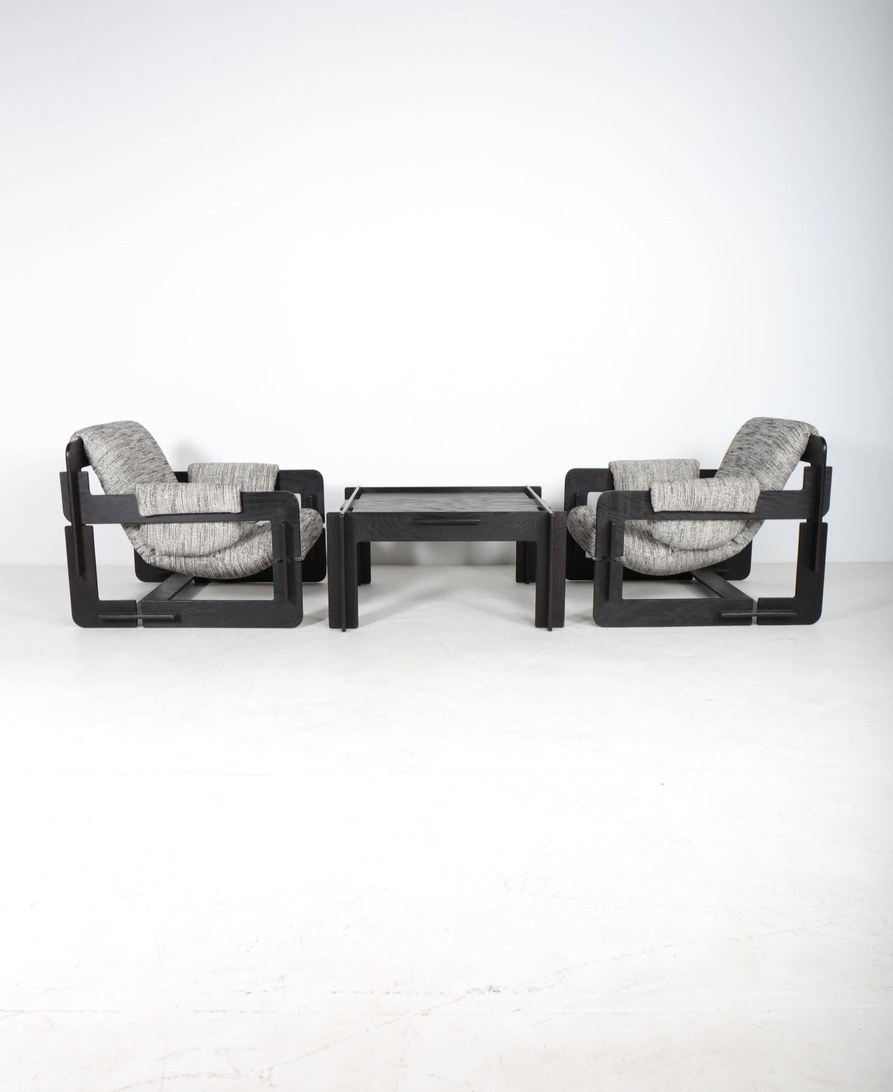 Pair of armchairs and coffee table Rover by Arne Jacobsen, 1968