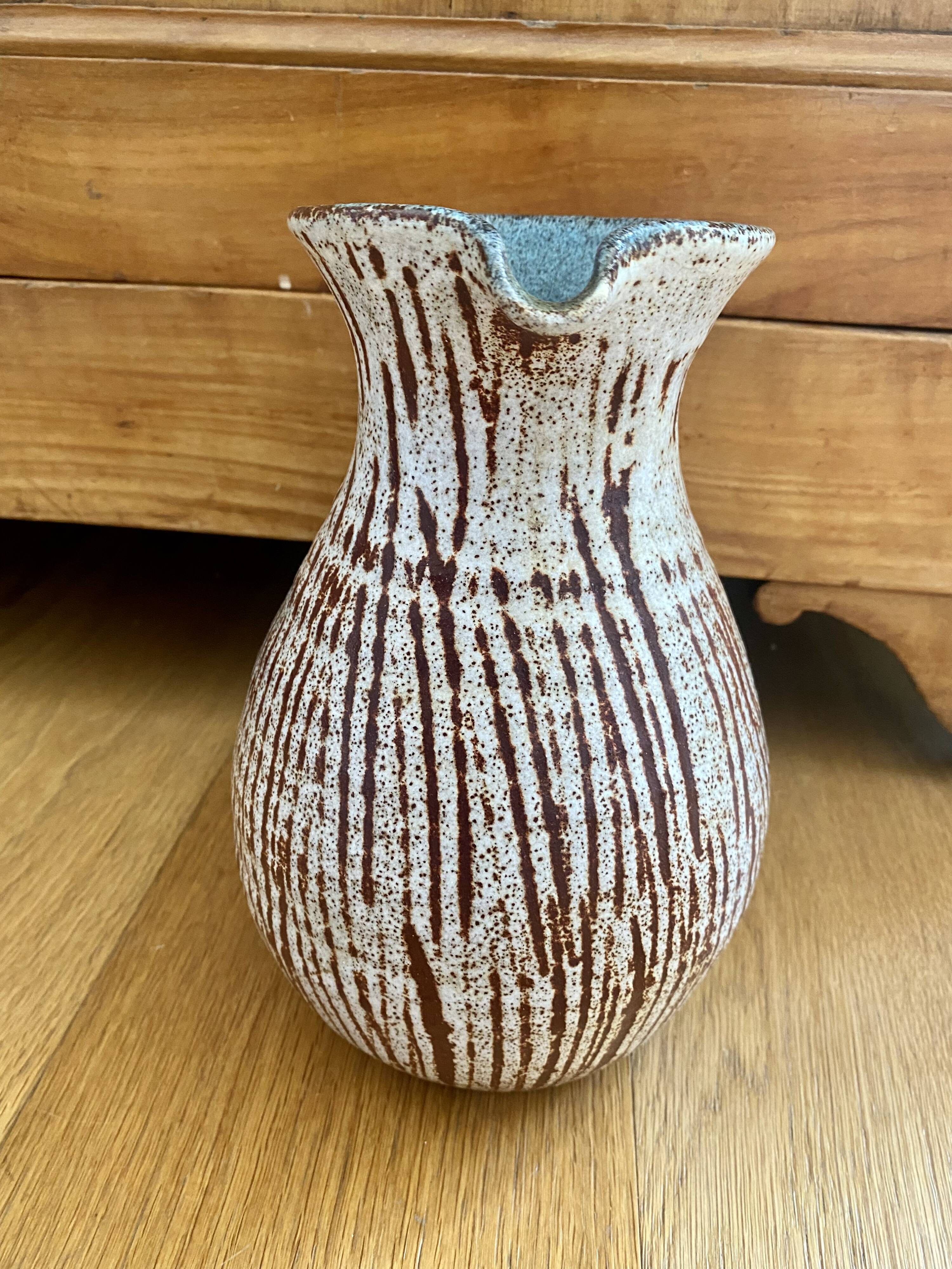 Ceramic pitcher Accolay striped burgundy turquoise white