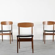 4 chaises en teck et similicuir, milieu XXème