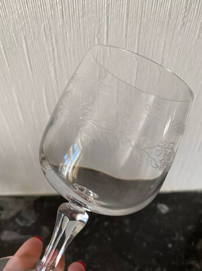 6 crystal wine glasses, engraved decoration