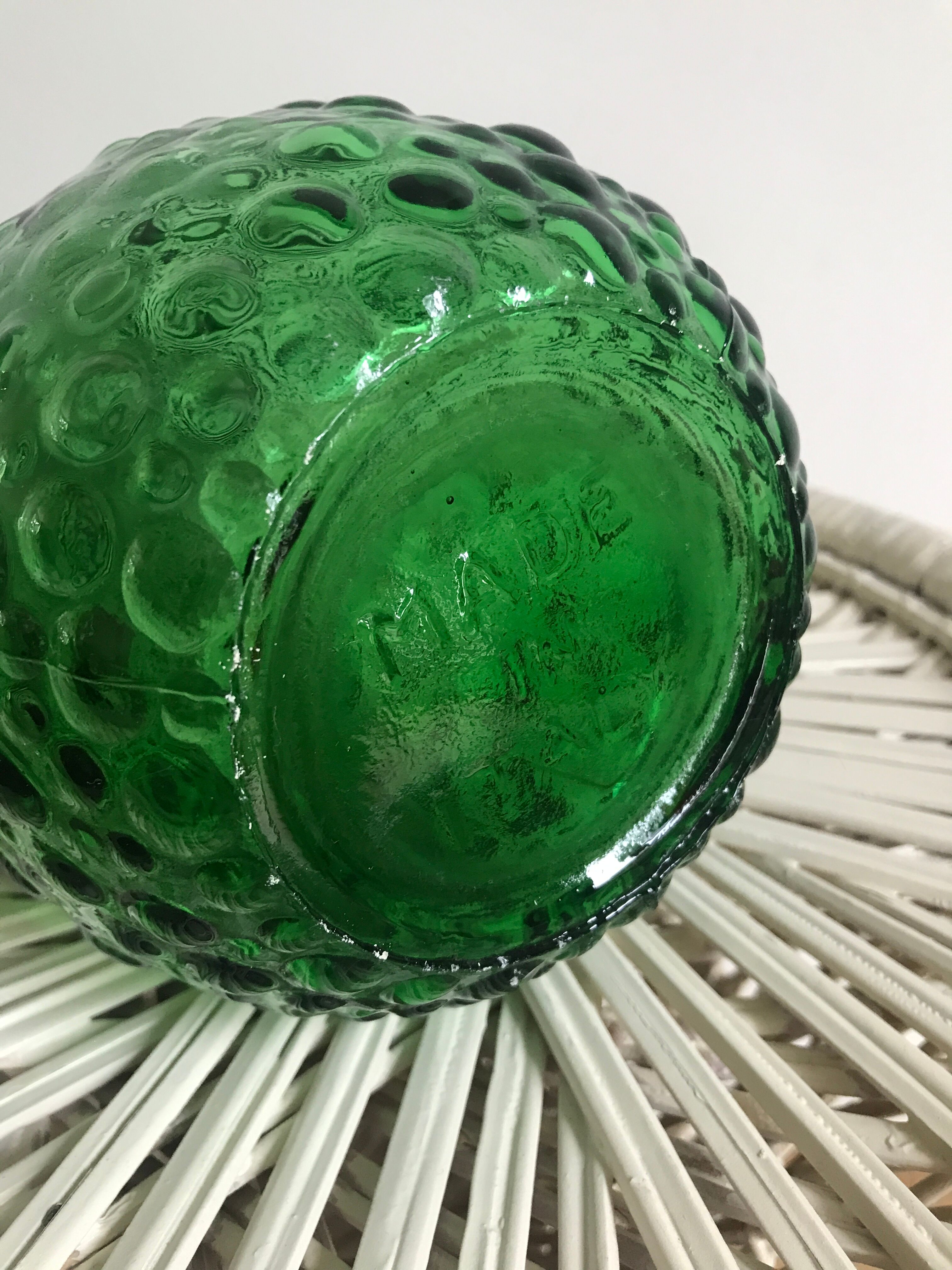 Carafe italienne en verre empoli verte au motif de bulles