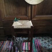 Sitting l bedded oak stool