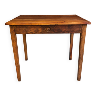 Bureau en bois de noyer avec un tiroir