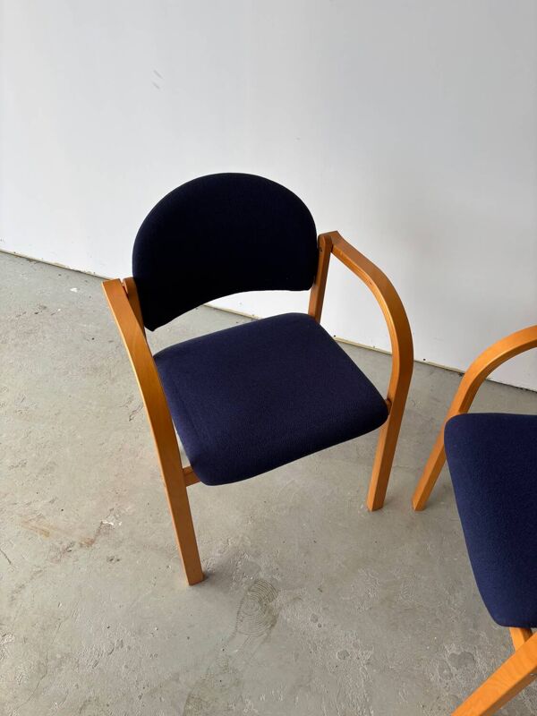 Série de deux chaises empilanle en hêtre courbé style scandinave IKEA