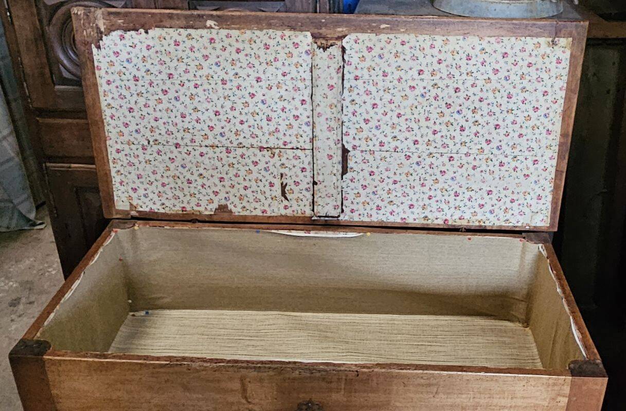 Ancienne Maie Ou Coffre En Bois Naturel Avec Un Tiroir