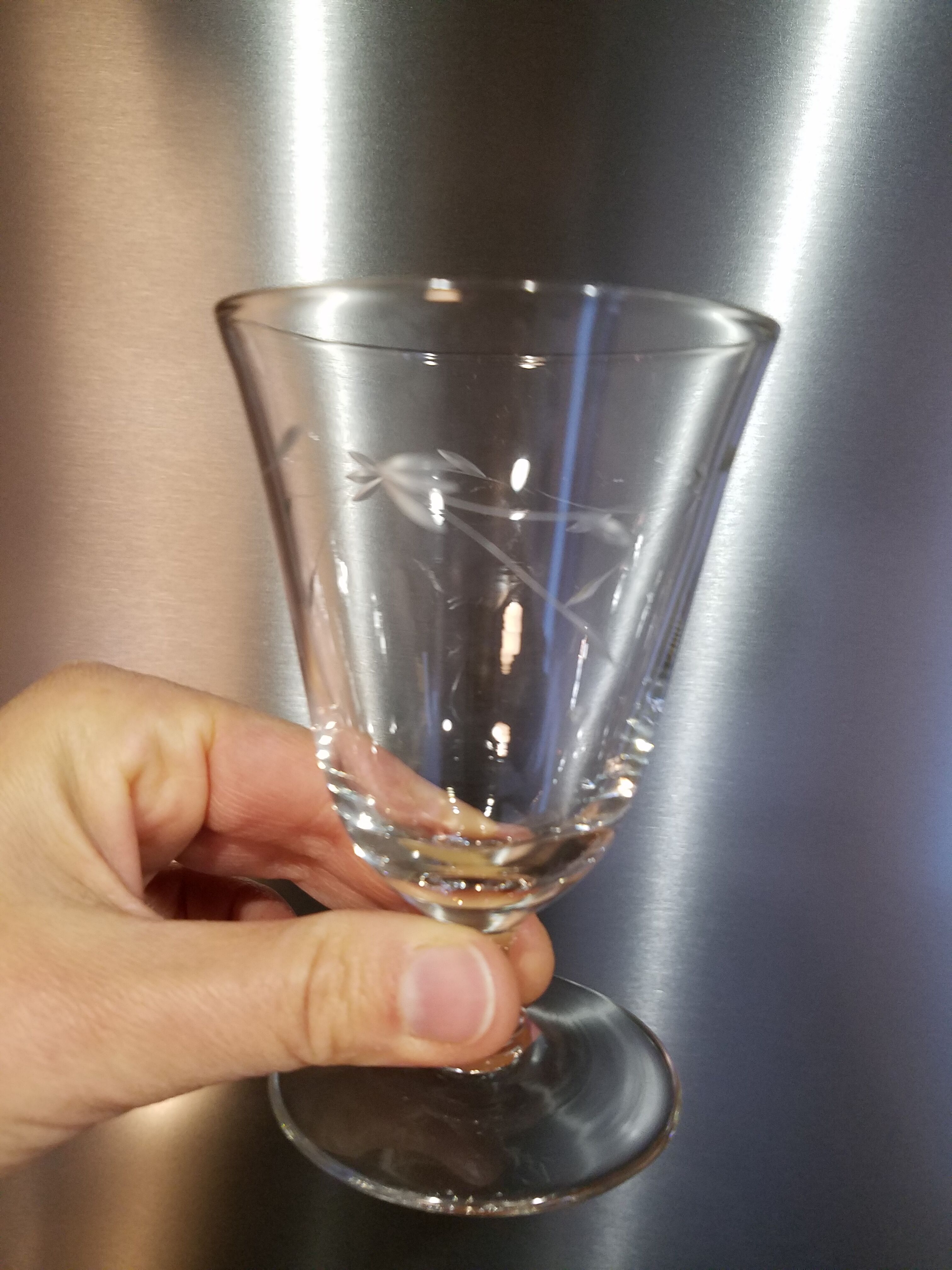 Lot de 4 verres à pied gravés