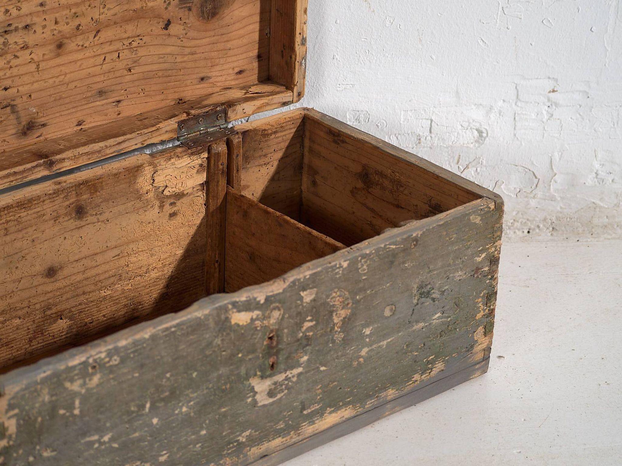 Petit coffre ancien en bois massif (c.1920) #73