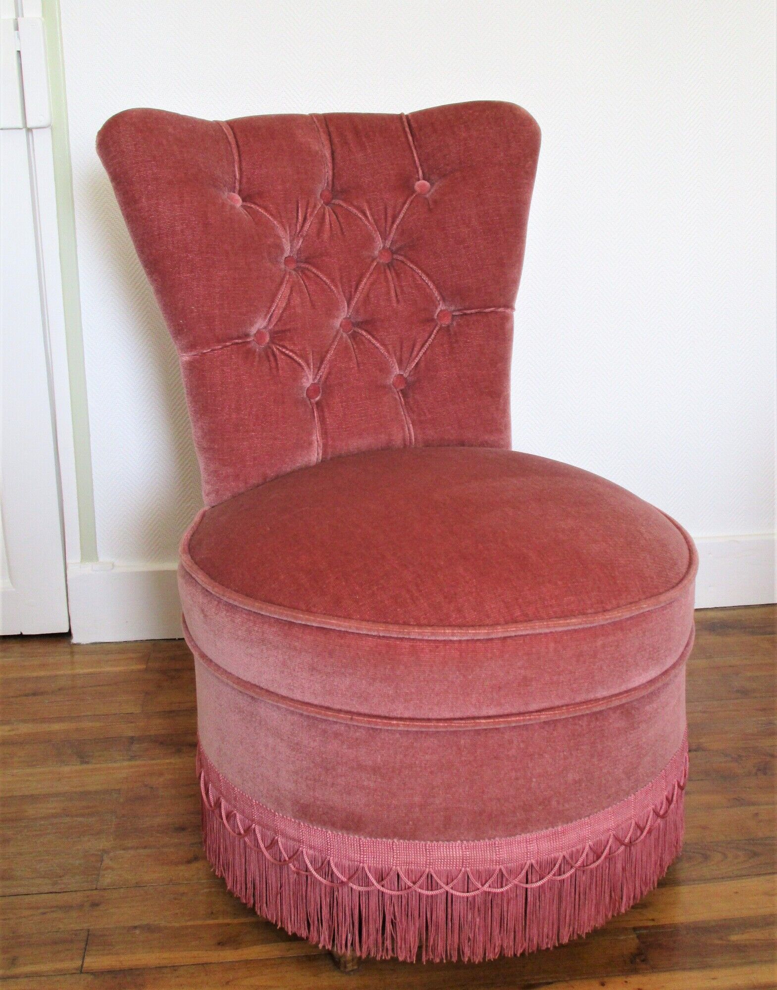 Fauteuil velours rose poudré chauffeuse style napoléon iii vintage
