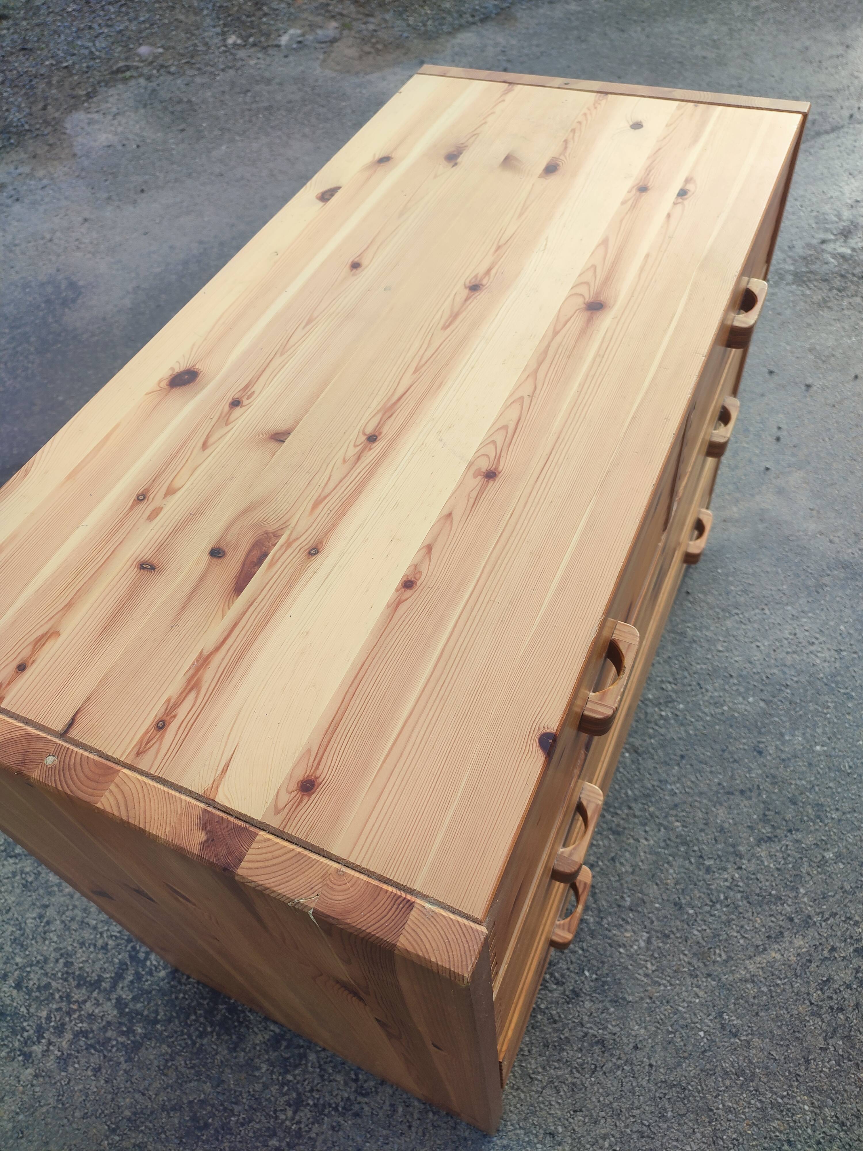 Vintage pine chest of drawers