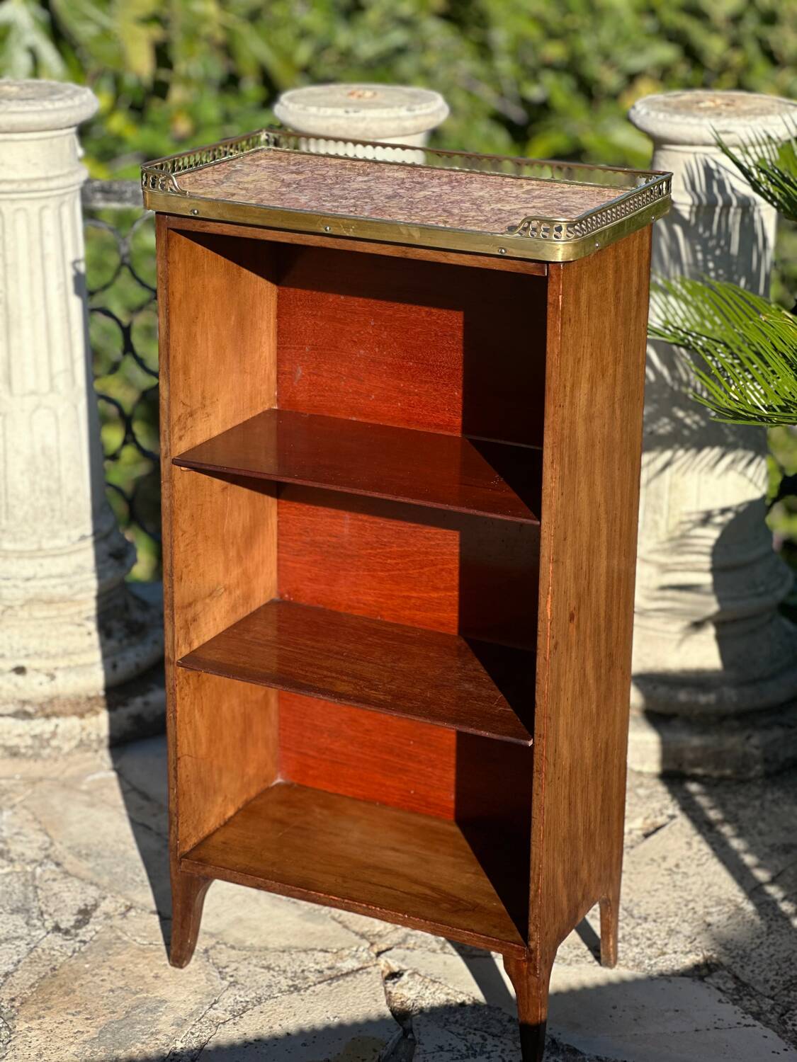 Small Louis XV style mahogany bibus.