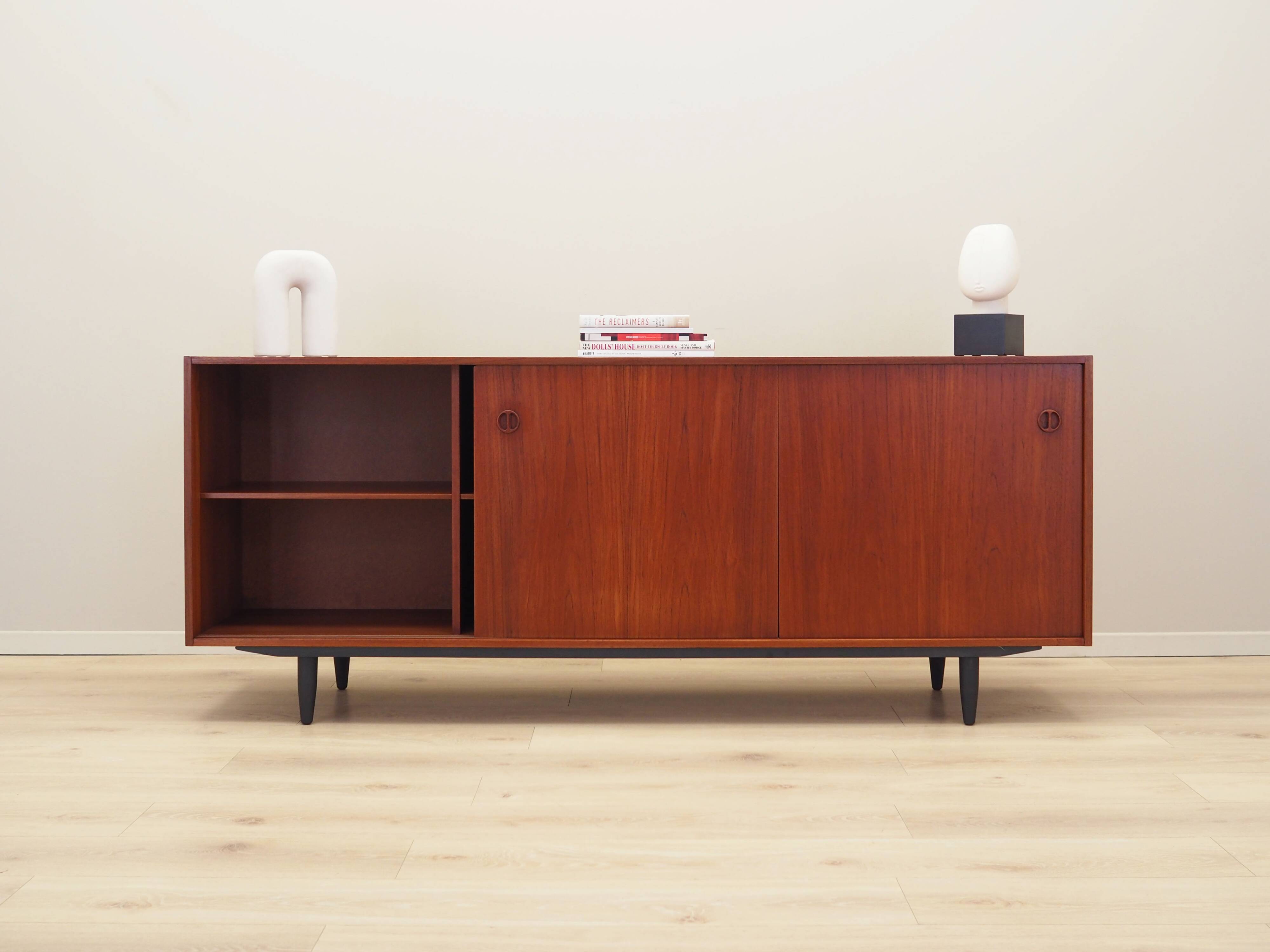 Buffet en teck, design danois, années 1970, production : Danemark