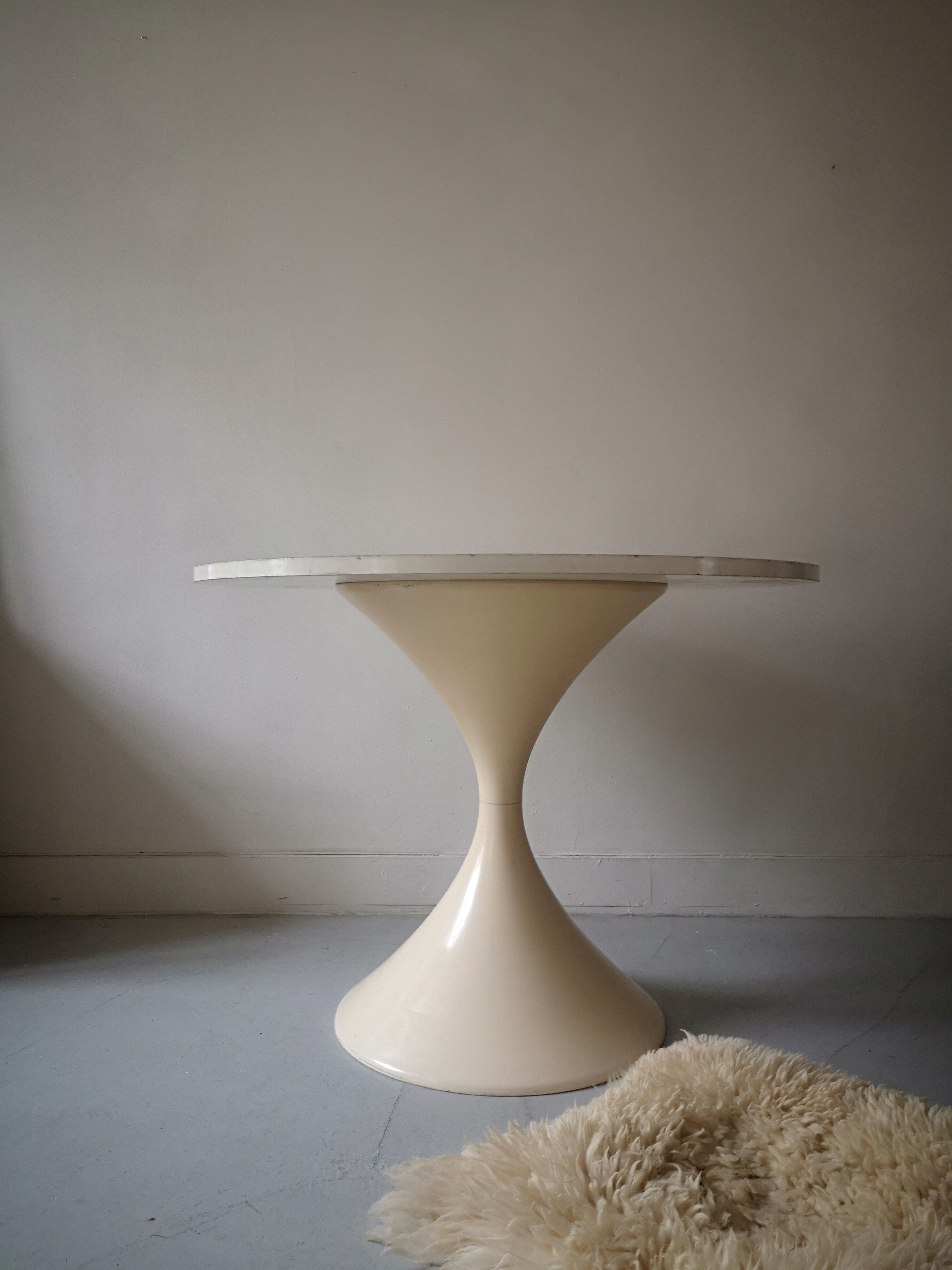 White tulip table space age