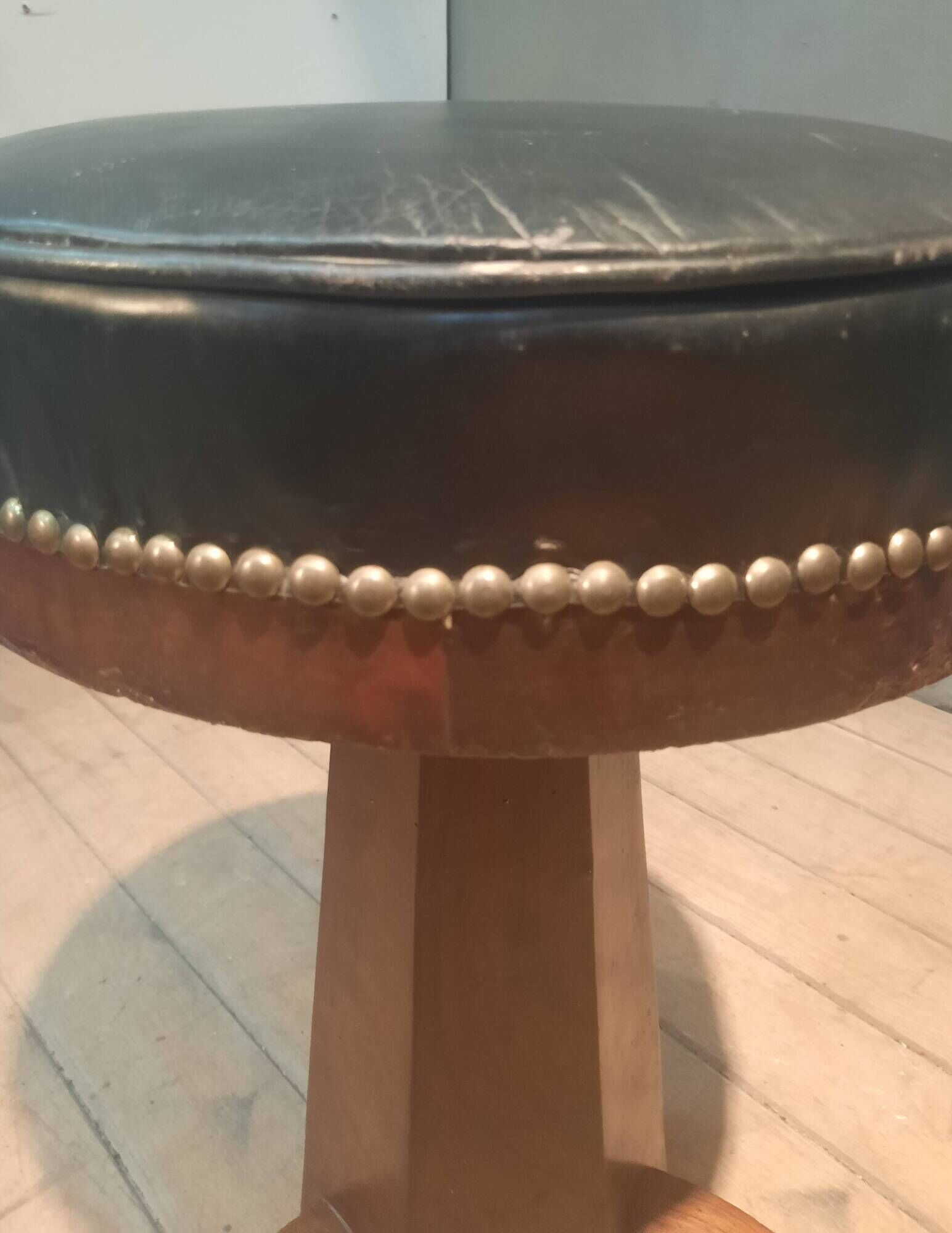 Hexagonal stool with adjustable height