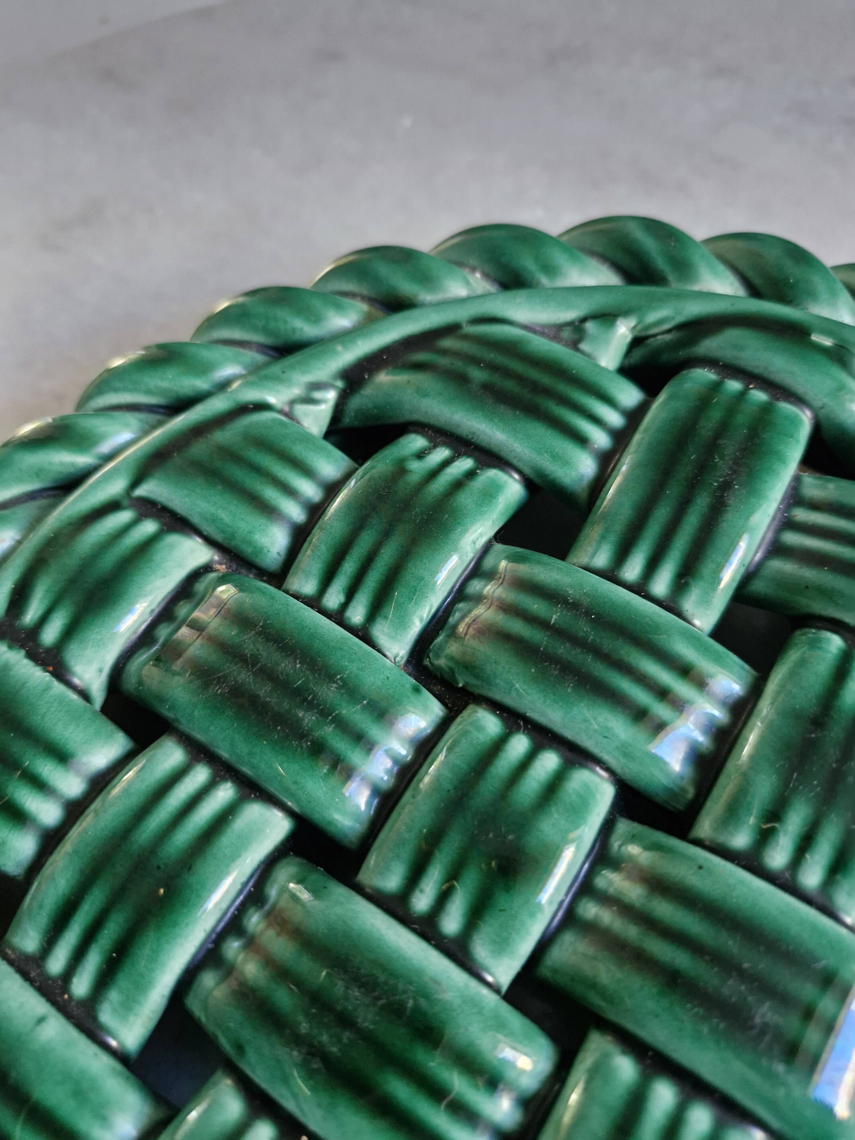 Woven green ceramic trivet in Vallauris style