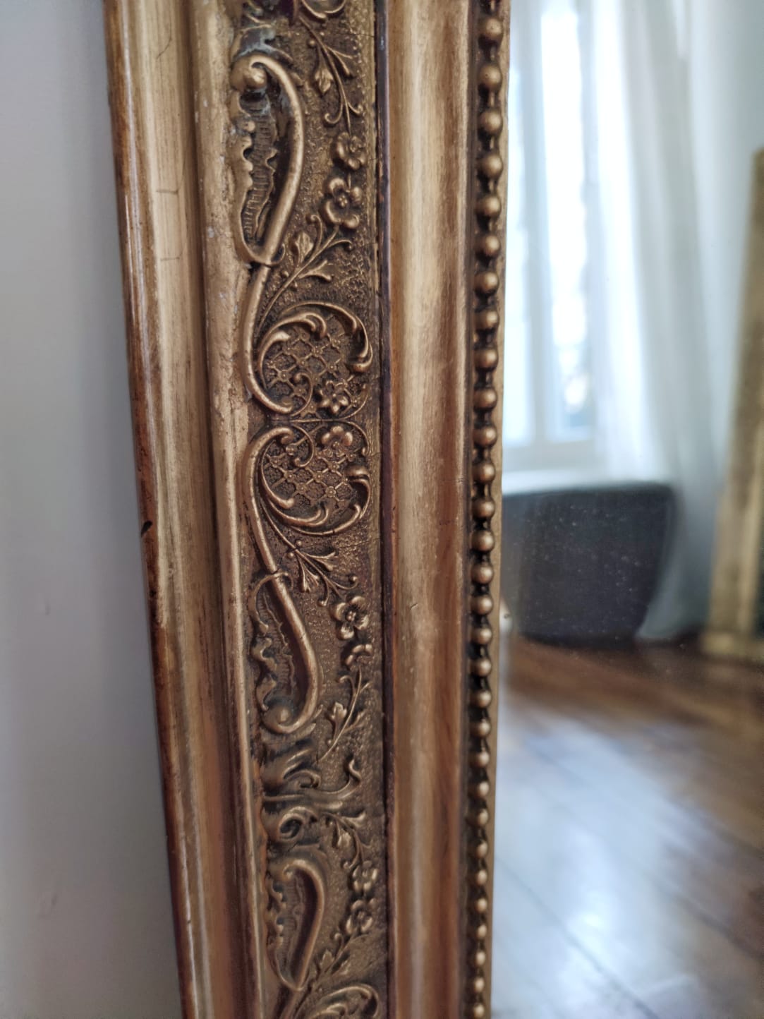 Ancient mirror with golden pediment - 117x76cm