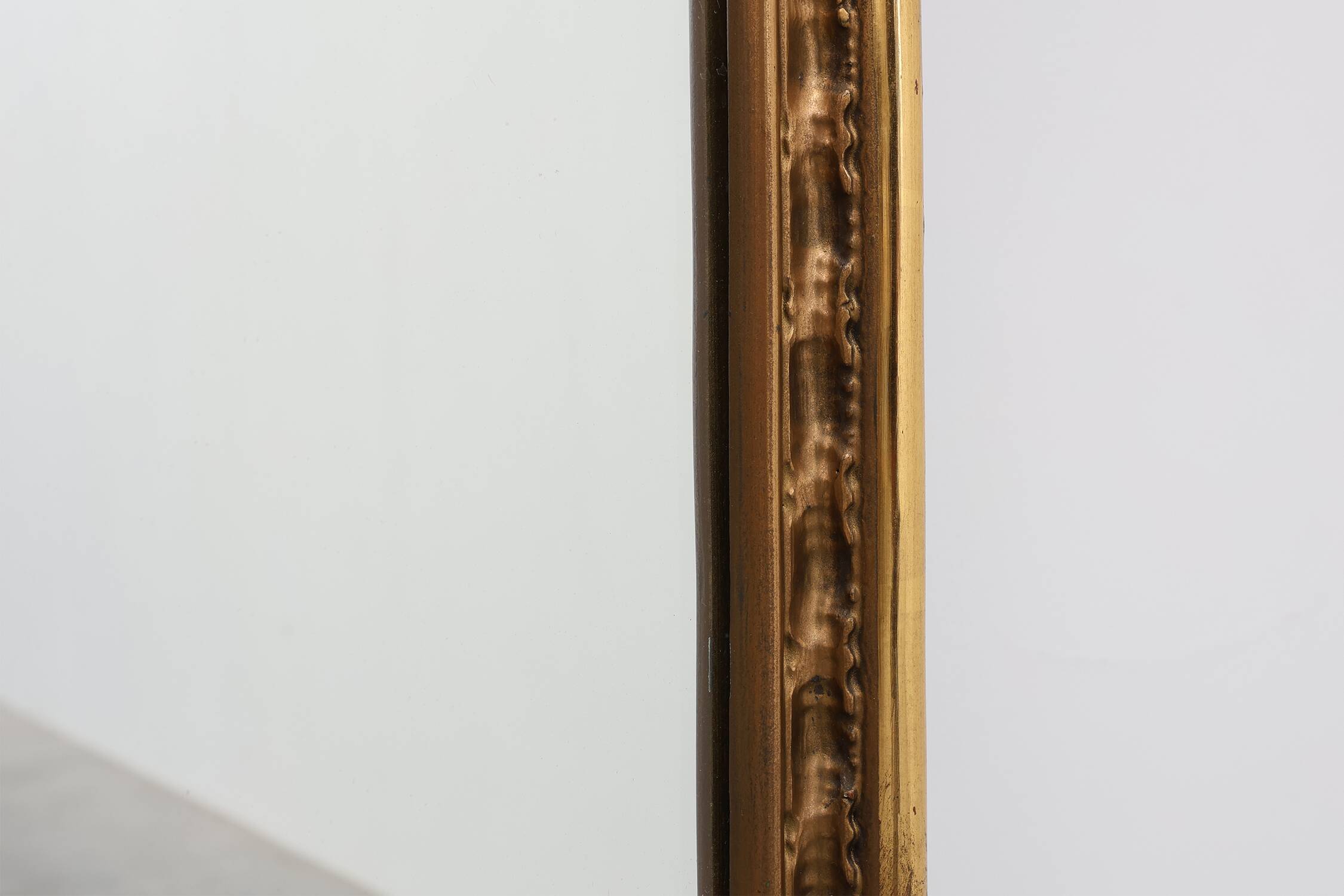 Grand miroir en bois doré de style rococo, Belgique, 20e siècle