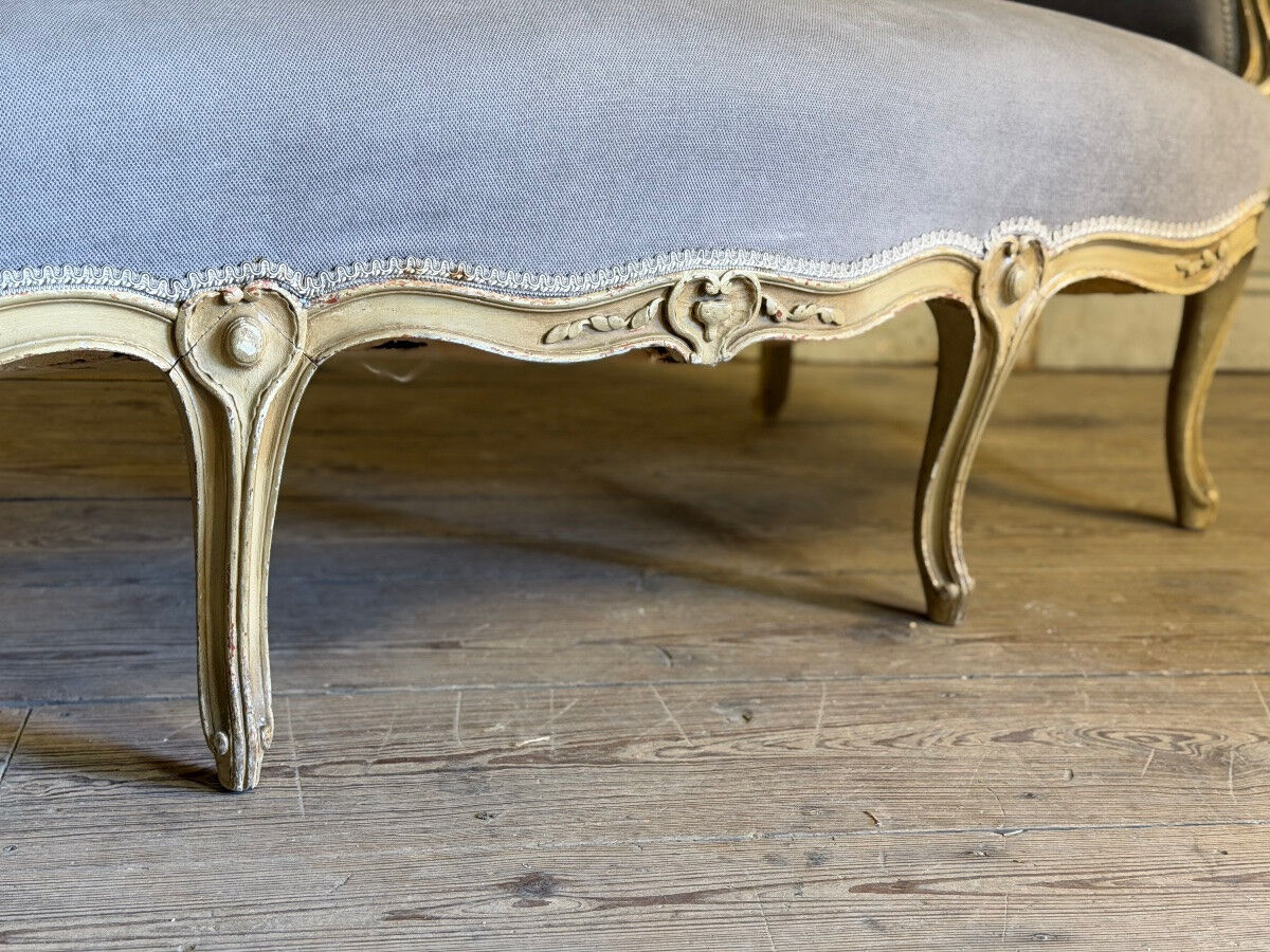 Louis XV style carved and painted wooden basket seat, 19th century.