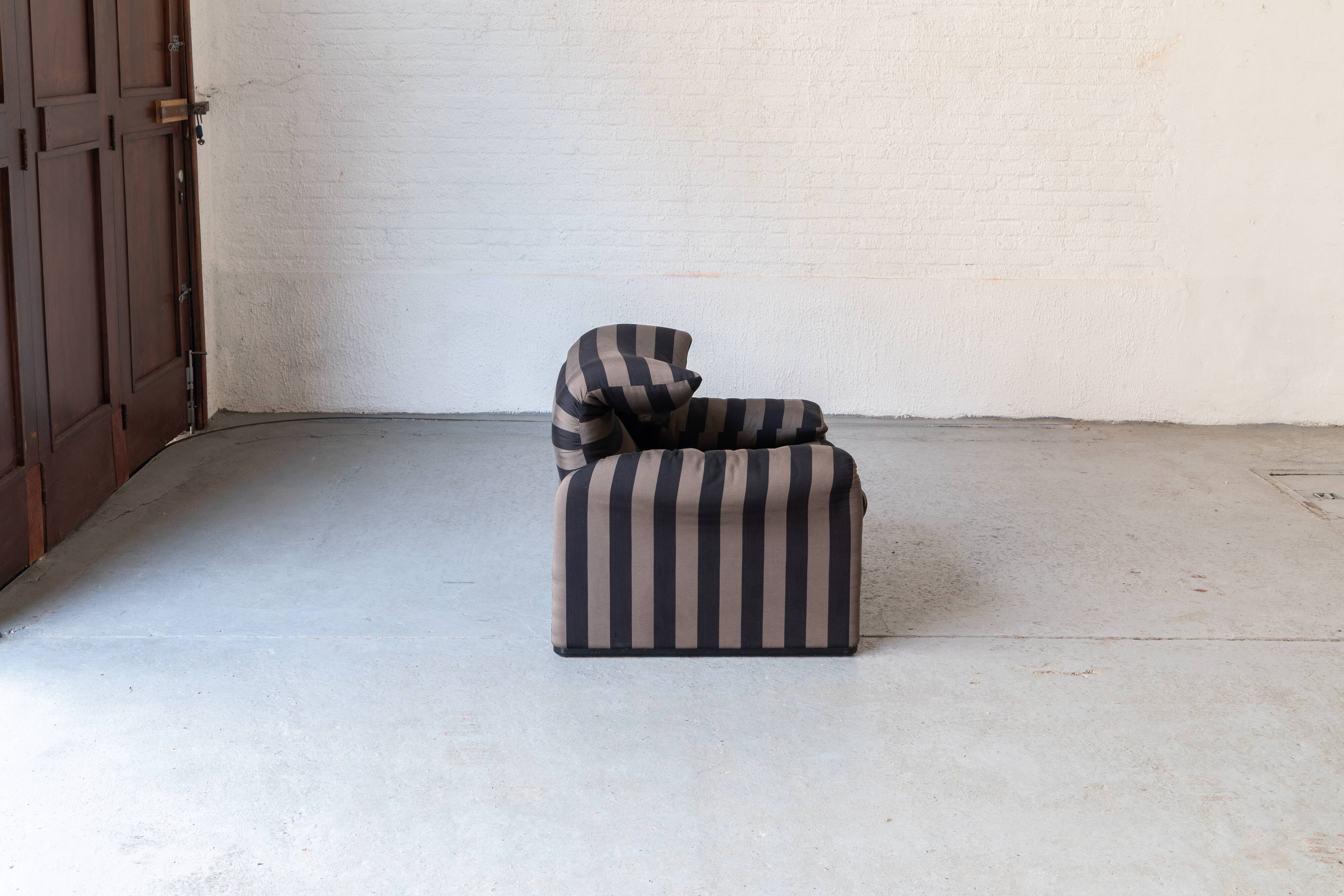 Set of 2 easy chairs 'Maralunga' by Vico Magistretti