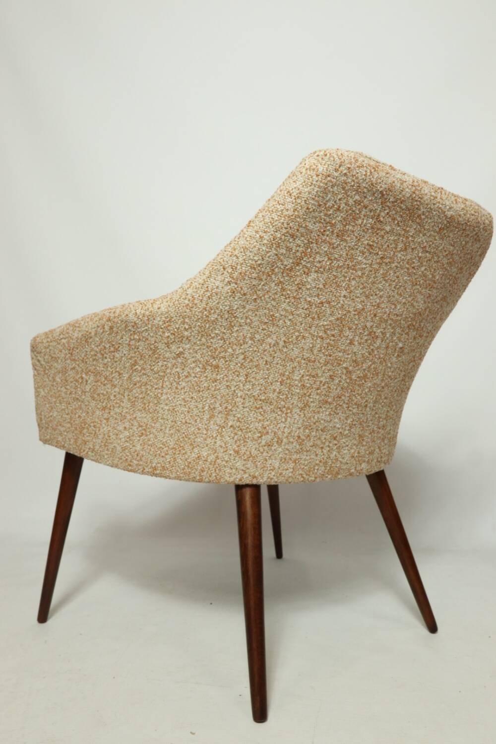 Modern fauteuil en bois orange polka dot bouclé tissus 1960 cocktail fauteuil de salon