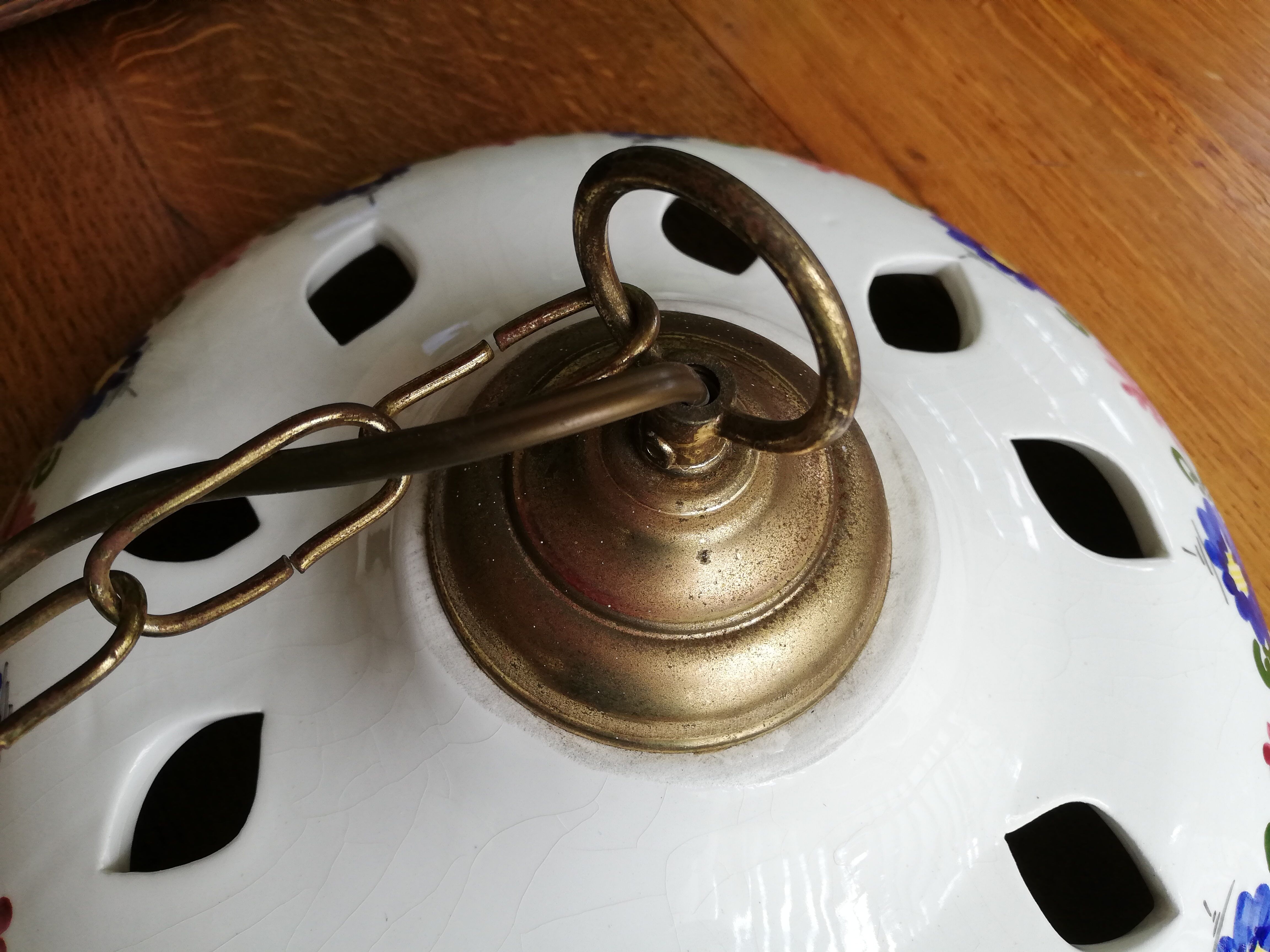 Antique ceramic suspension