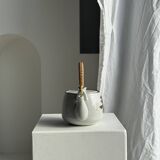 Petite théière asiatique en grès anse en rotin H11 D10