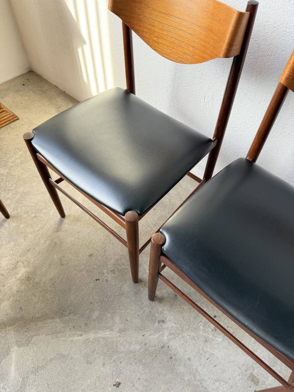 Set of 4 Italian chairs by Gianfranco Frattini.