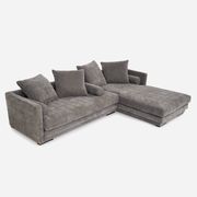 Canapé d’angle gris, design scandinave