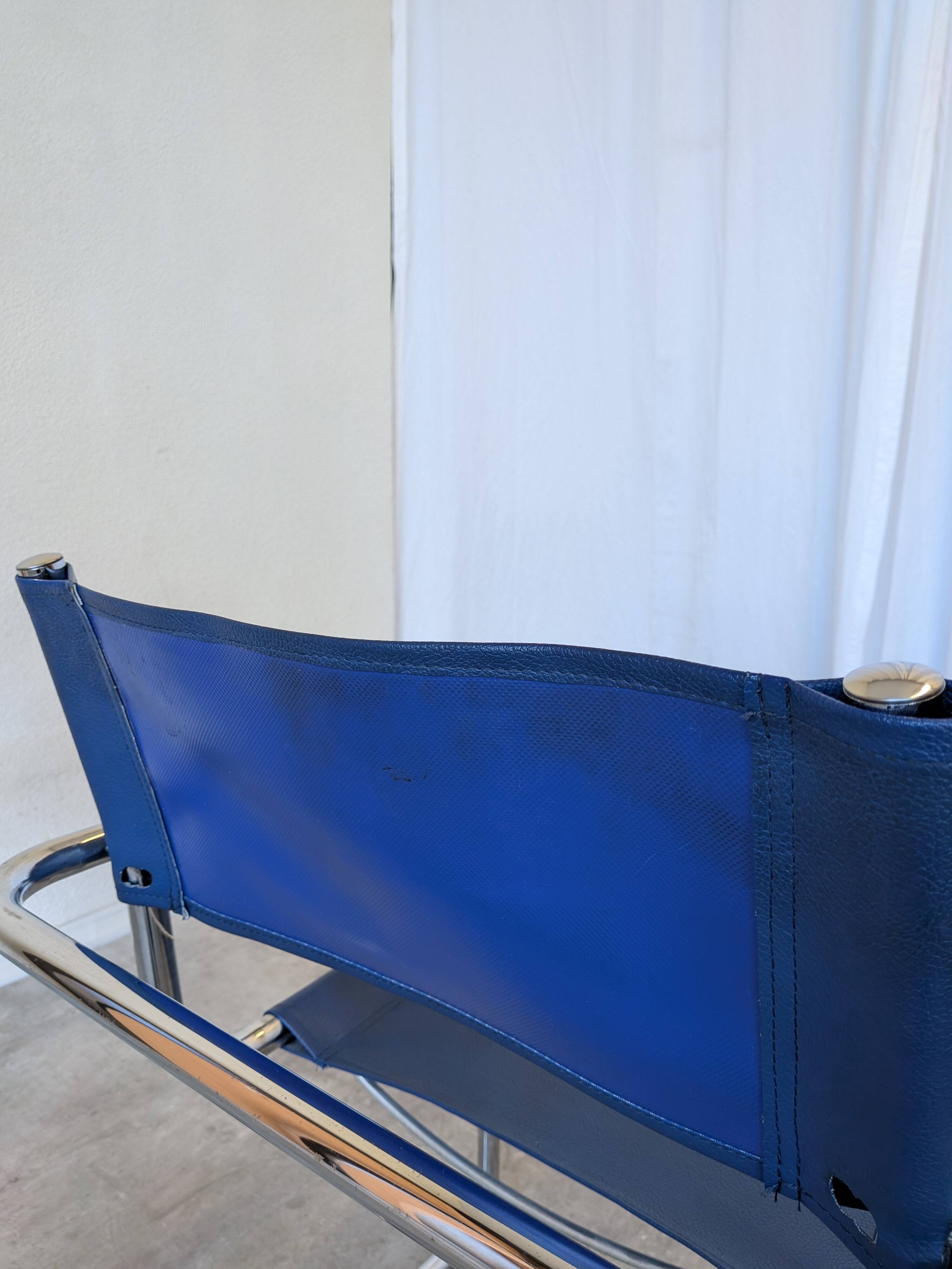 Chaise S34 de style vintage Mart Stam : cuir bleu, fauteuil de bureau Bauhaus