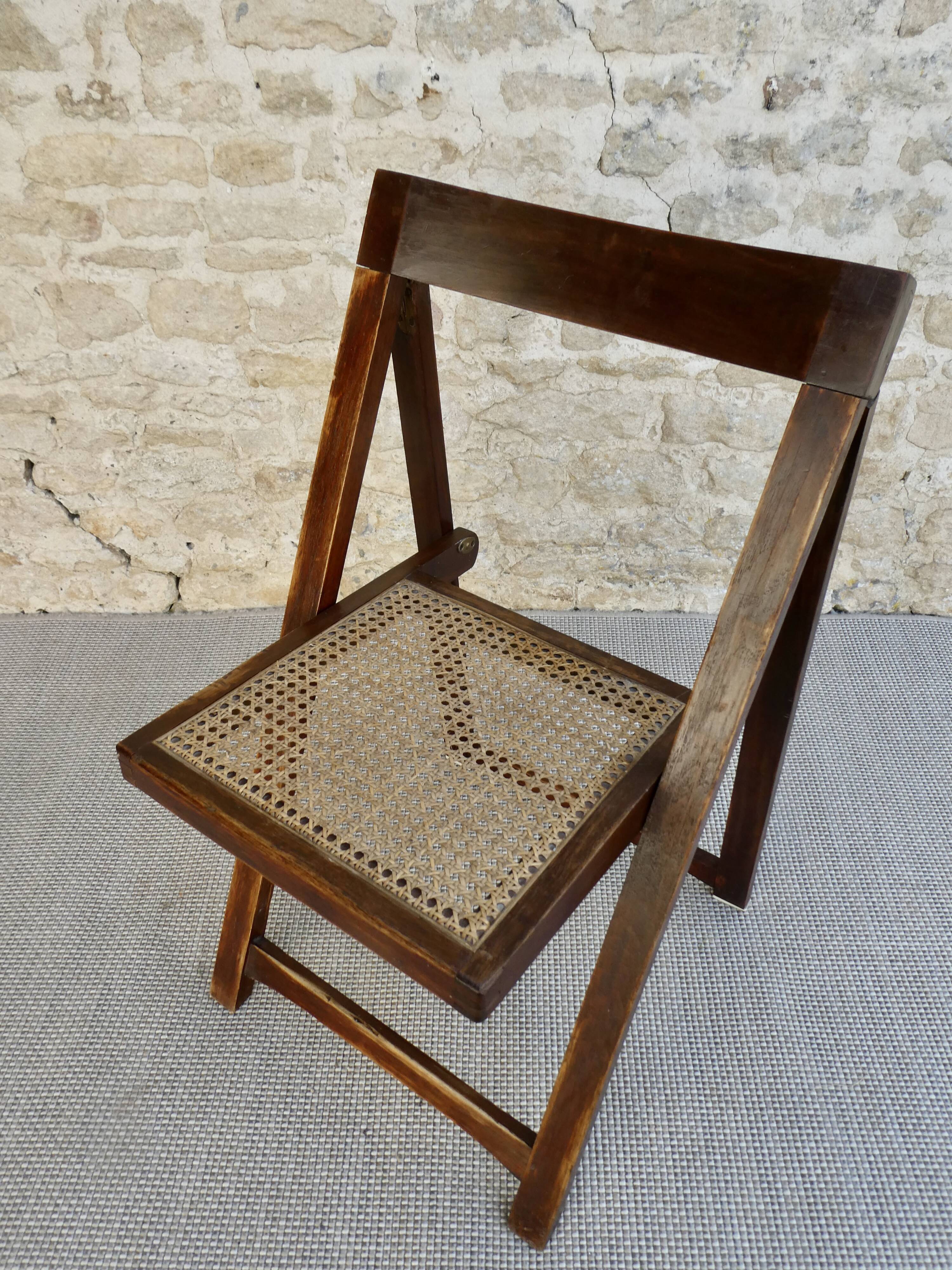 Folding chair canned