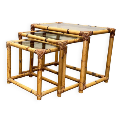 Tables gigognes en bambou et verre de style milieu du siècle, années 1960, ensemble de 3
