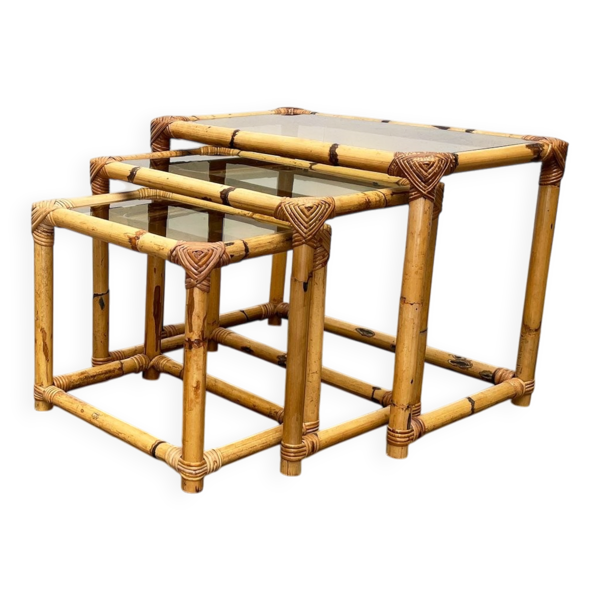 Tables gigognes en bambou et verre de style milieu du siècle, années 1960, ensemble de 3