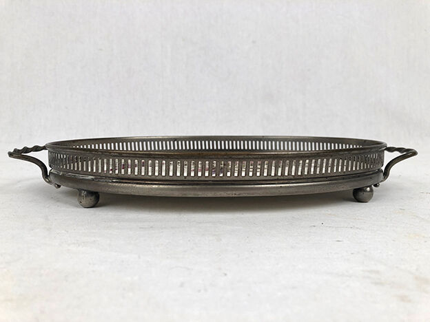 Porcelain tray decorated with flowers, openwork metal gallery