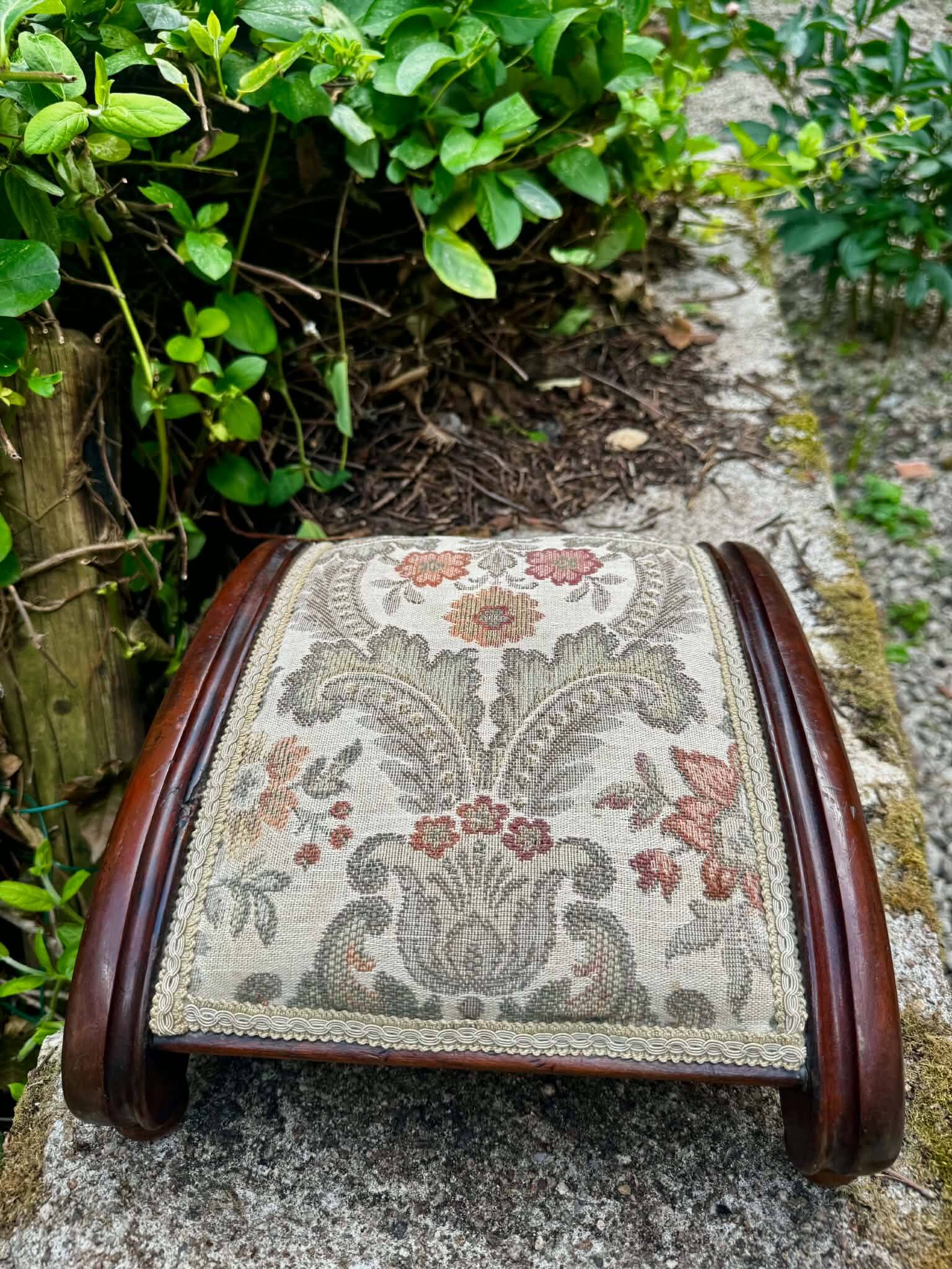 Napoleon III style footrest with upholstery