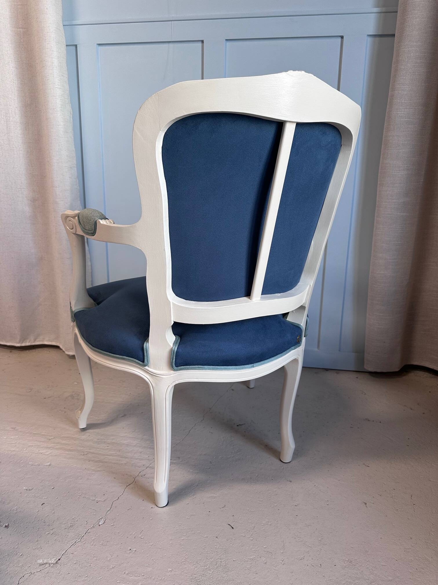 Paire de fauteuils cabriolet style Louis XV