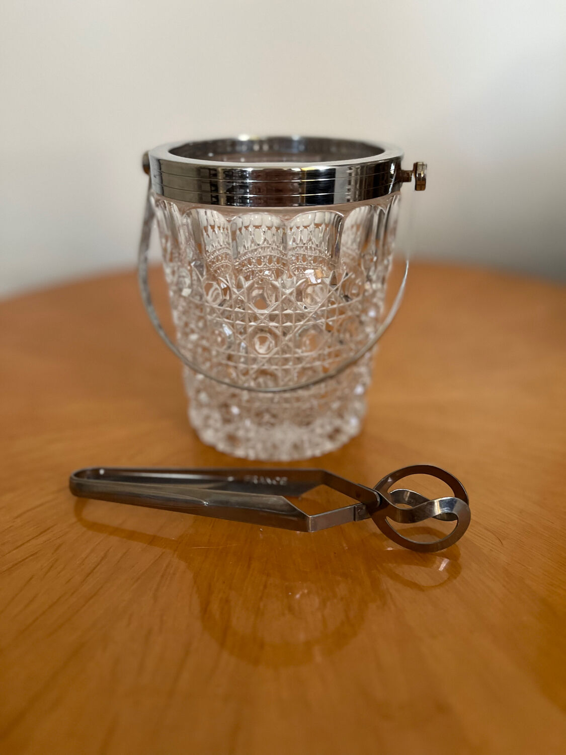 Ice bucket with its pliers