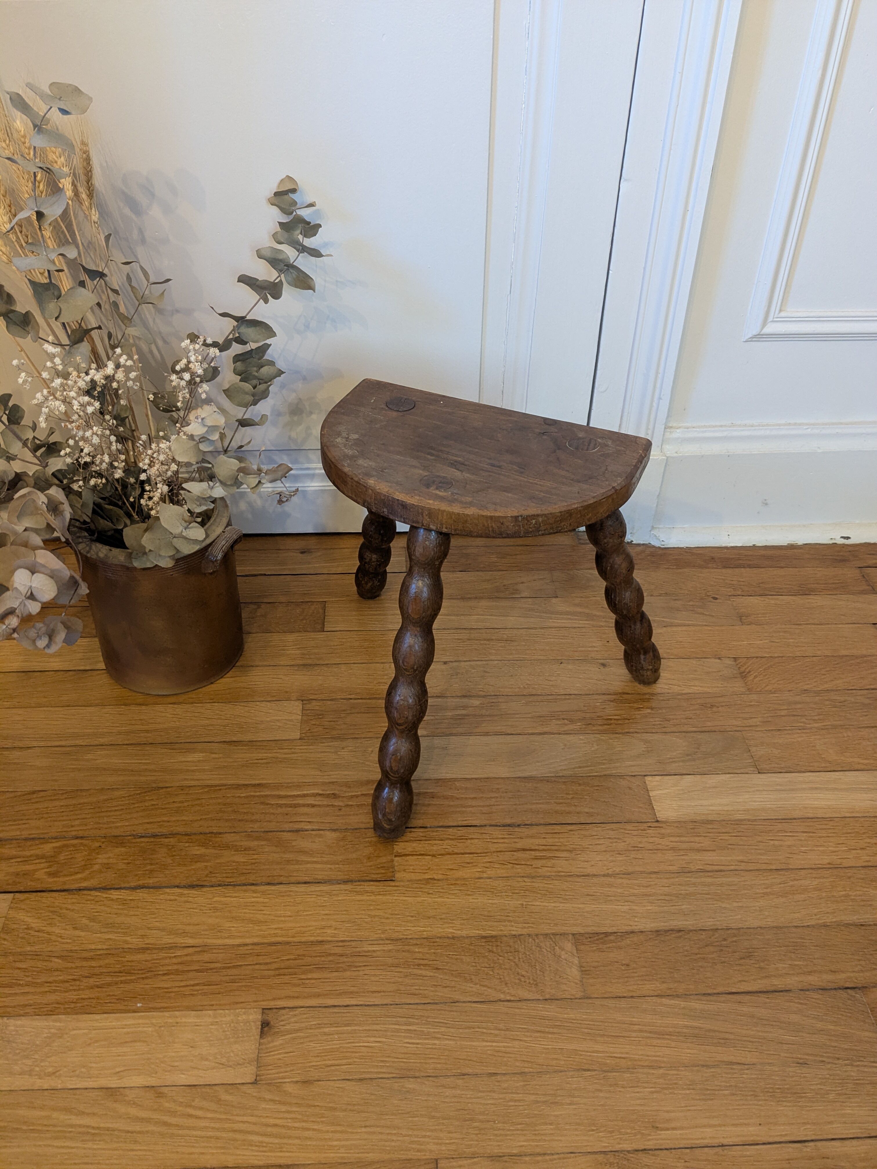 Tabouret tripode