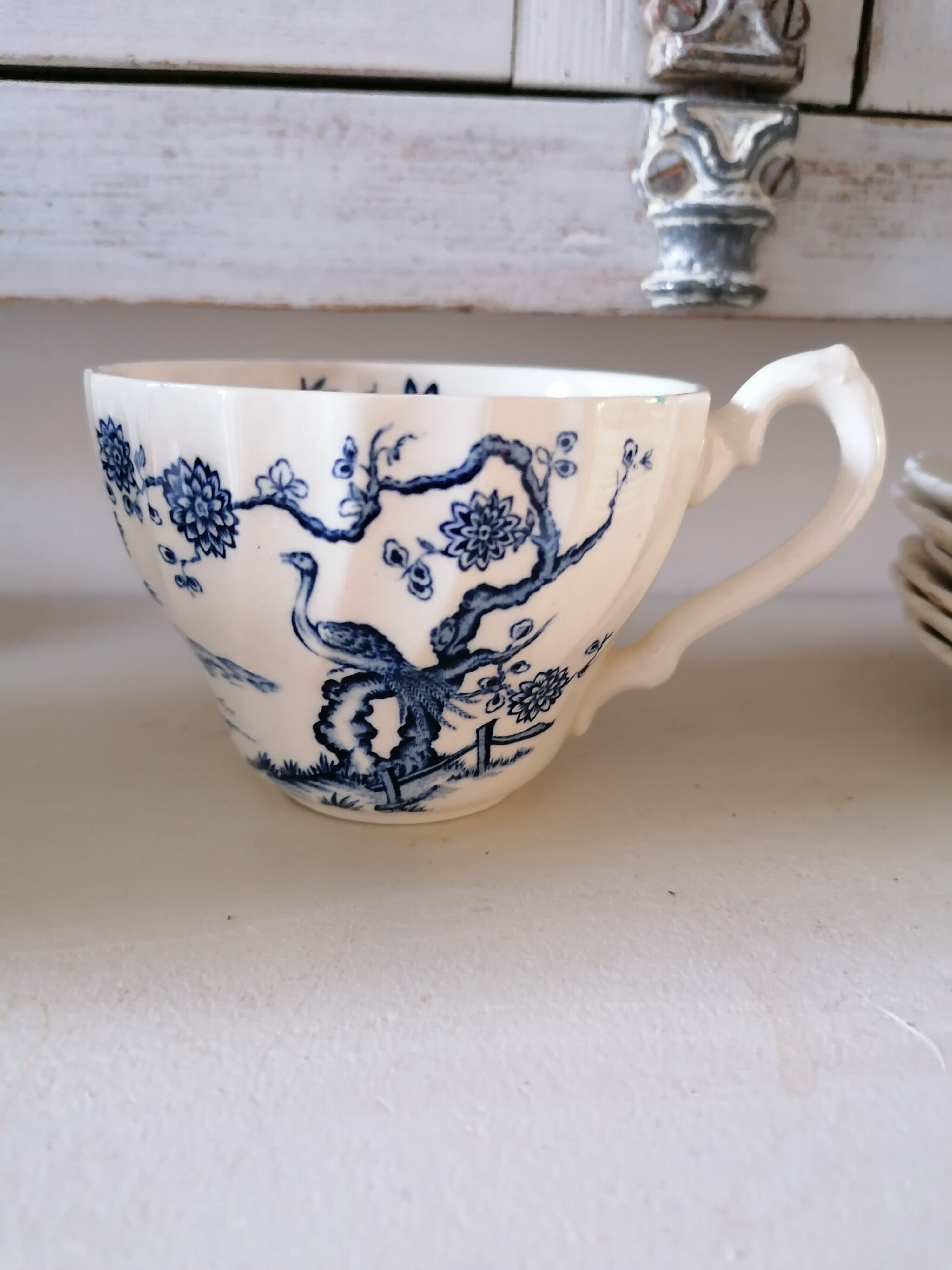 Set of 4 cups and saucers in English earthenware