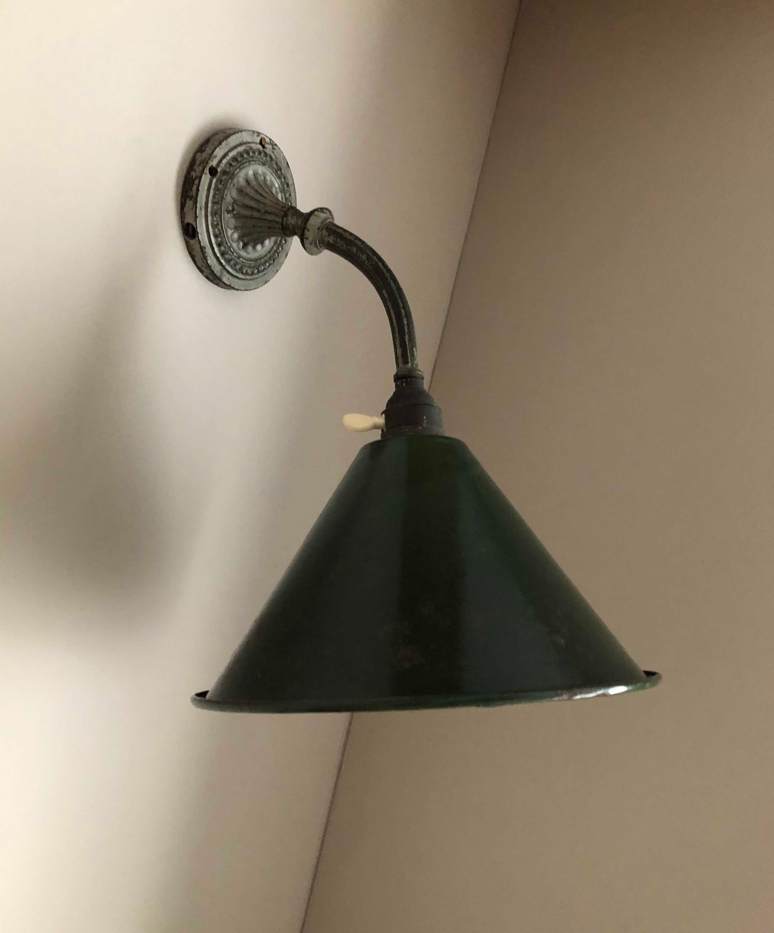 Apply ancient swan collar enamelled day abate