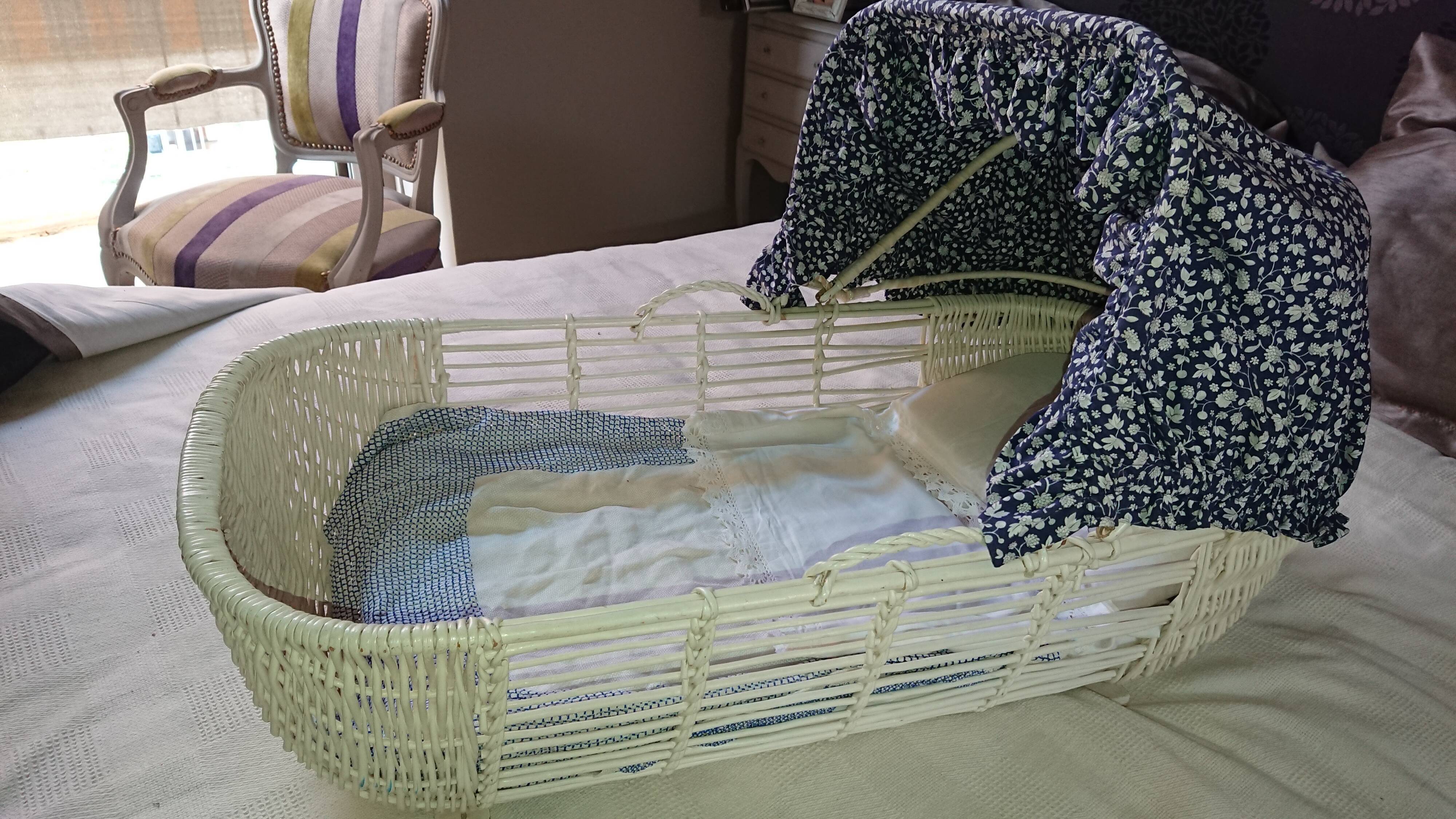 White rattan baby bed bassinet France 70's