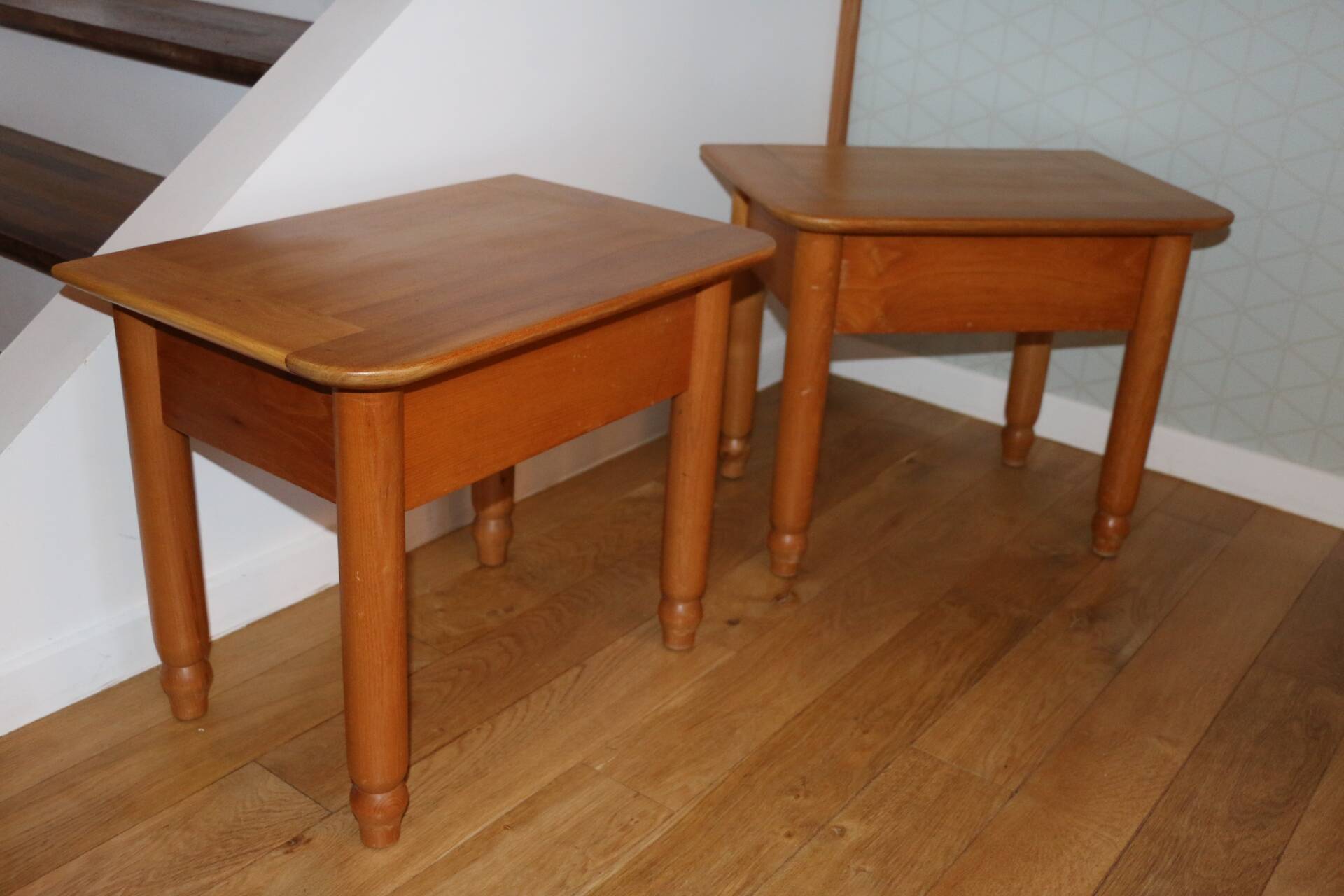 Pair of bedside tables with drawers in solid elm