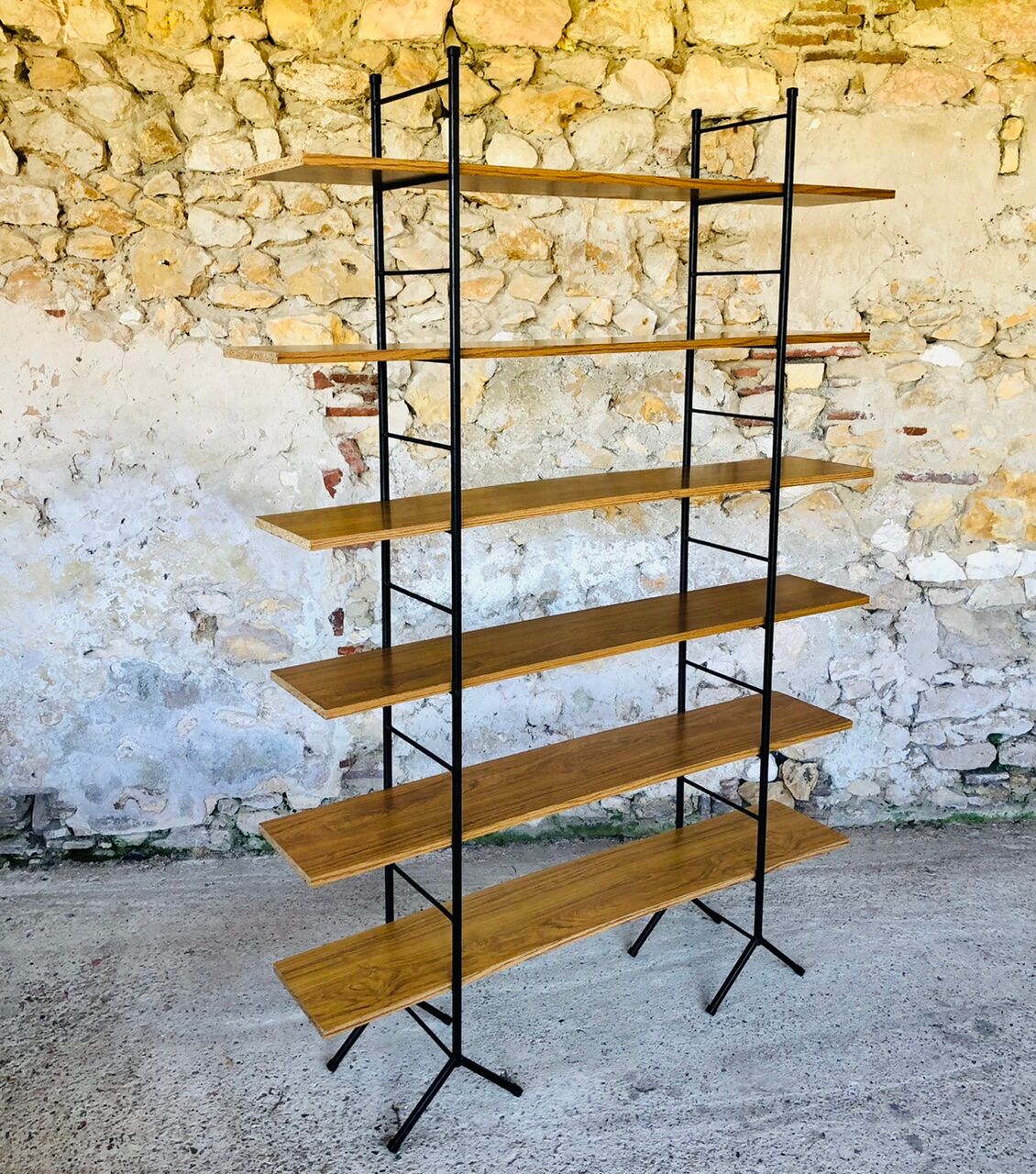 Wall system has 6 Scandinavian modular shelves